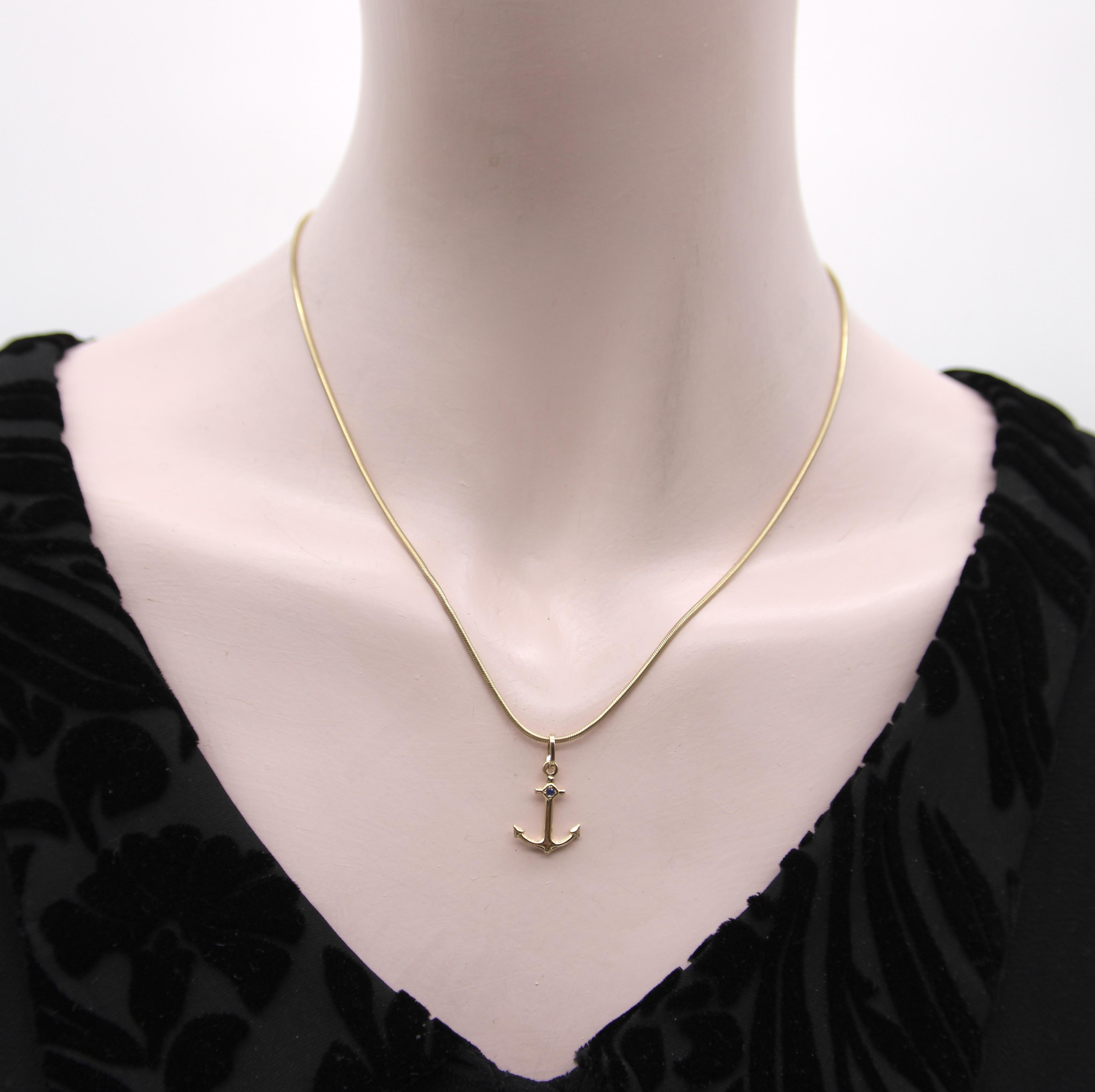 Charm ad ancora in oro 14K con zaffiro in vendita 3