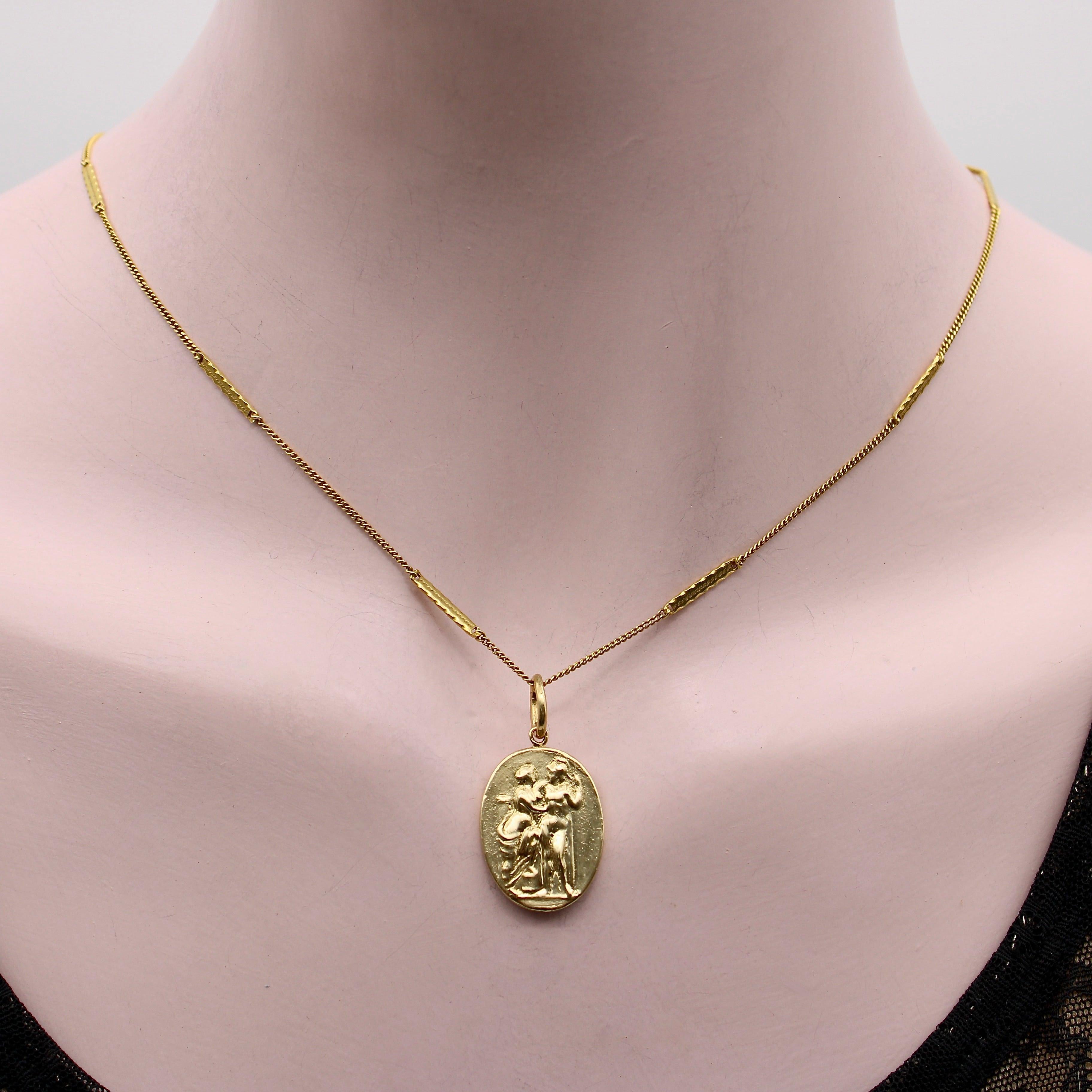 14K Gold Signature Classical Revival Venus and Mars Medallion In New Condition For Sale In Venice, CA