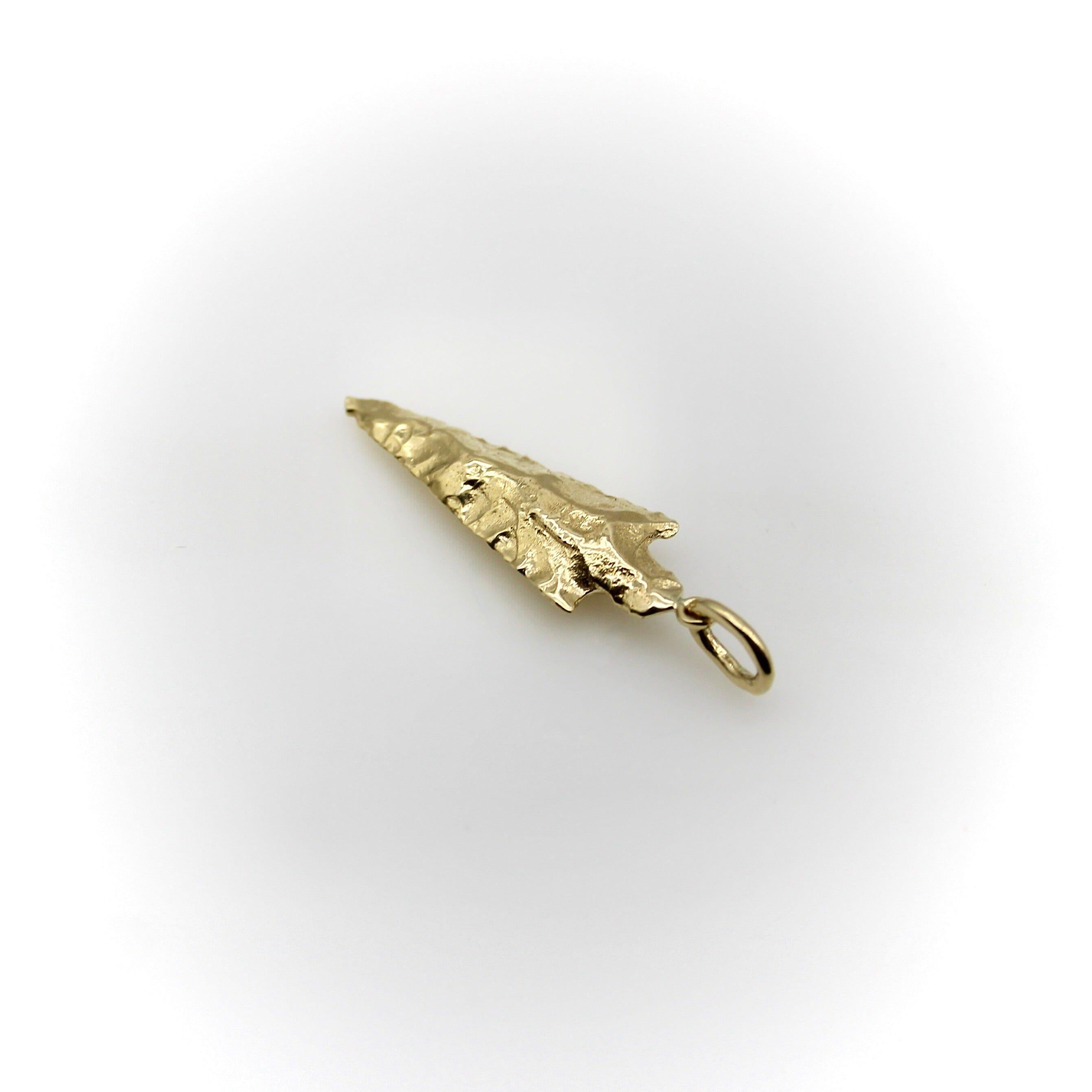14K Gold Signature Elongated Arrowhead Charm In New Condition For Sale In Venice, CA