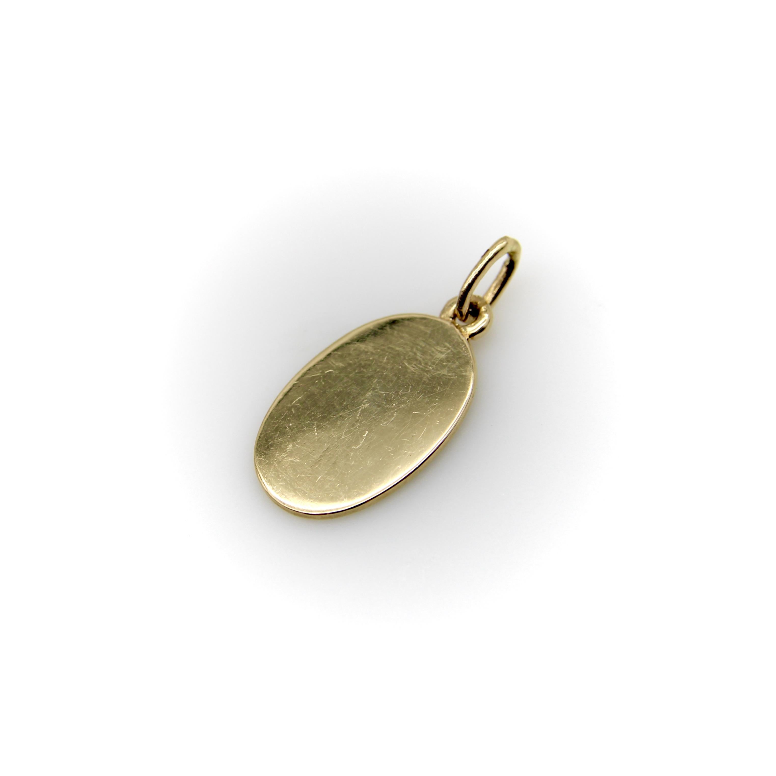 Ciondolo con uccello della pace inciso a mano e firmato in oro 14K in vendita 4