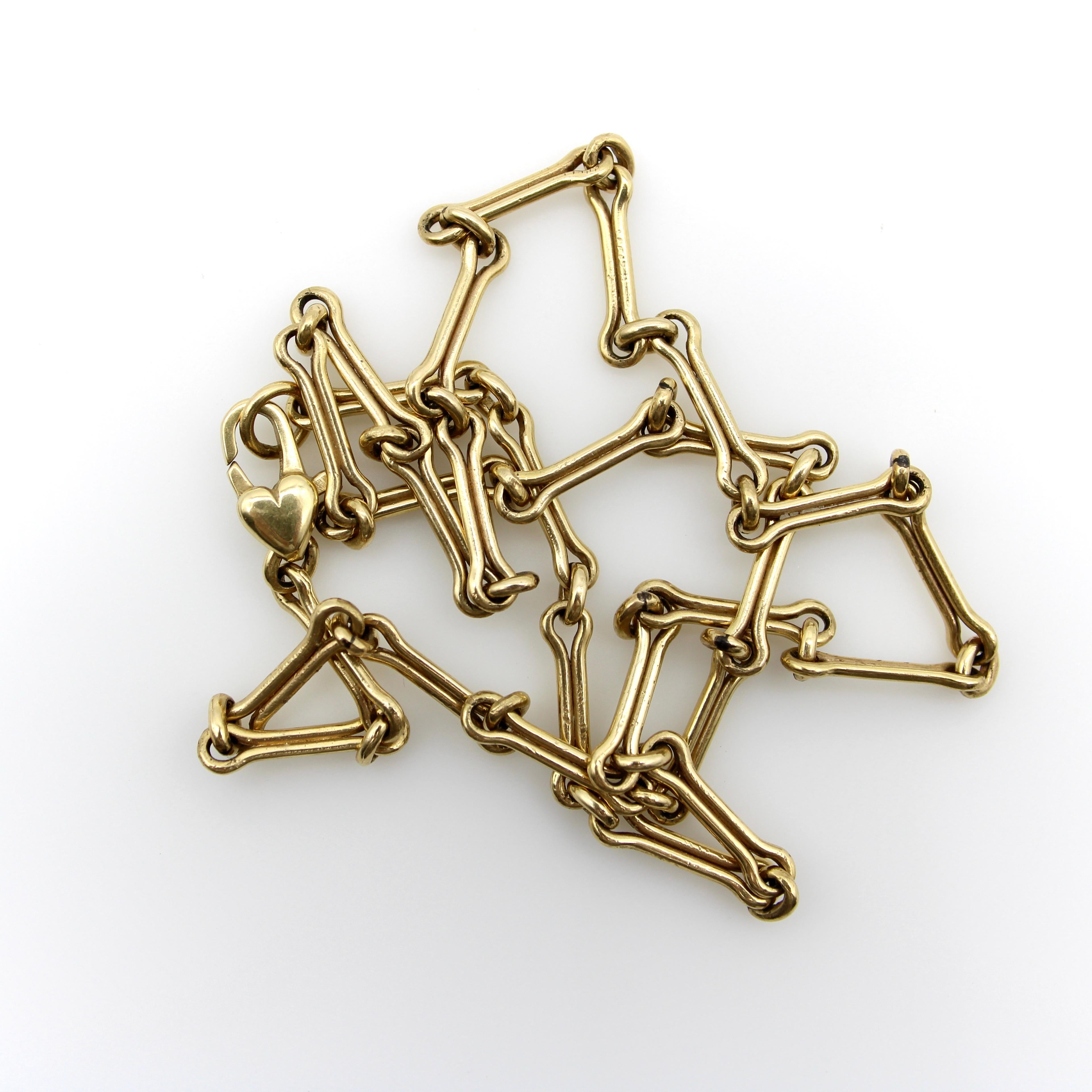 Collana a catena A Link con osso di cane, fatta a mano e firmata in oro 14K, con chiusura a cuore in vendita 1