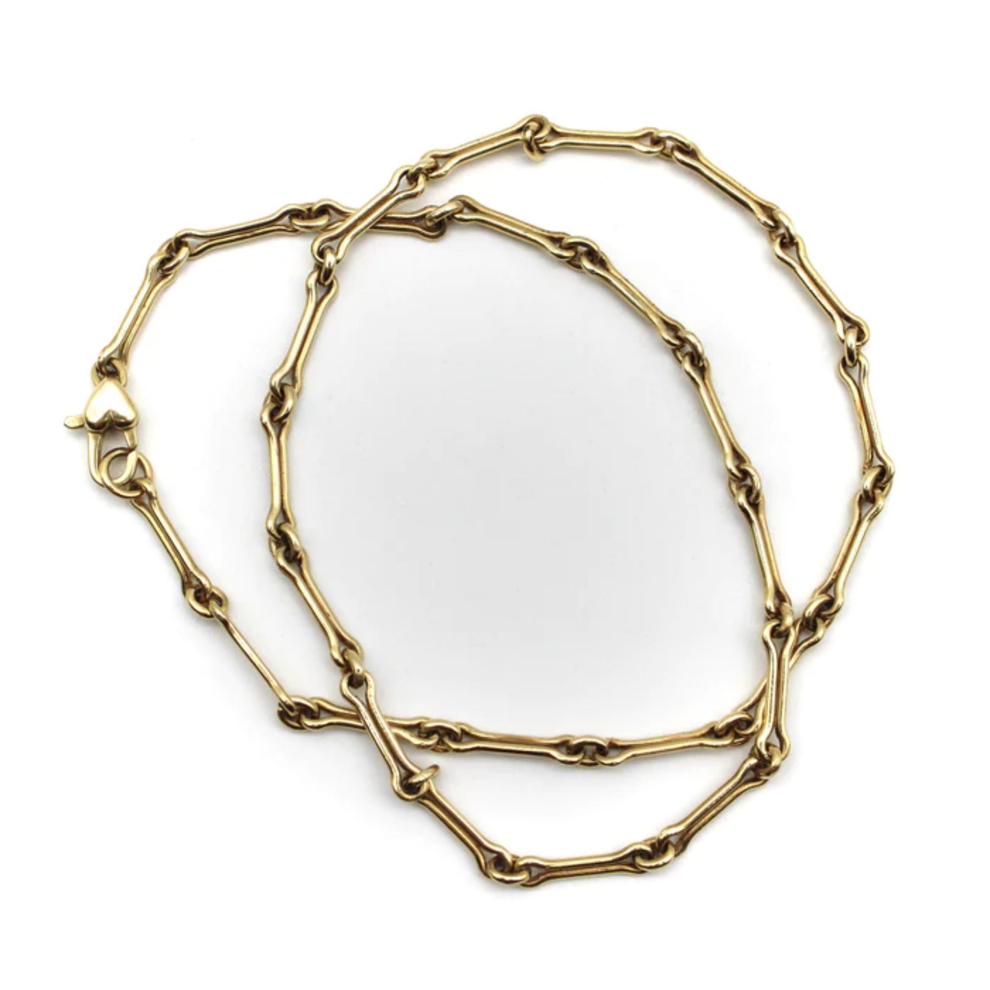 Collana a catena A Link con osso di cane, fatta a mano e firmata in oro 14K, con chiusura a cuore in vendita