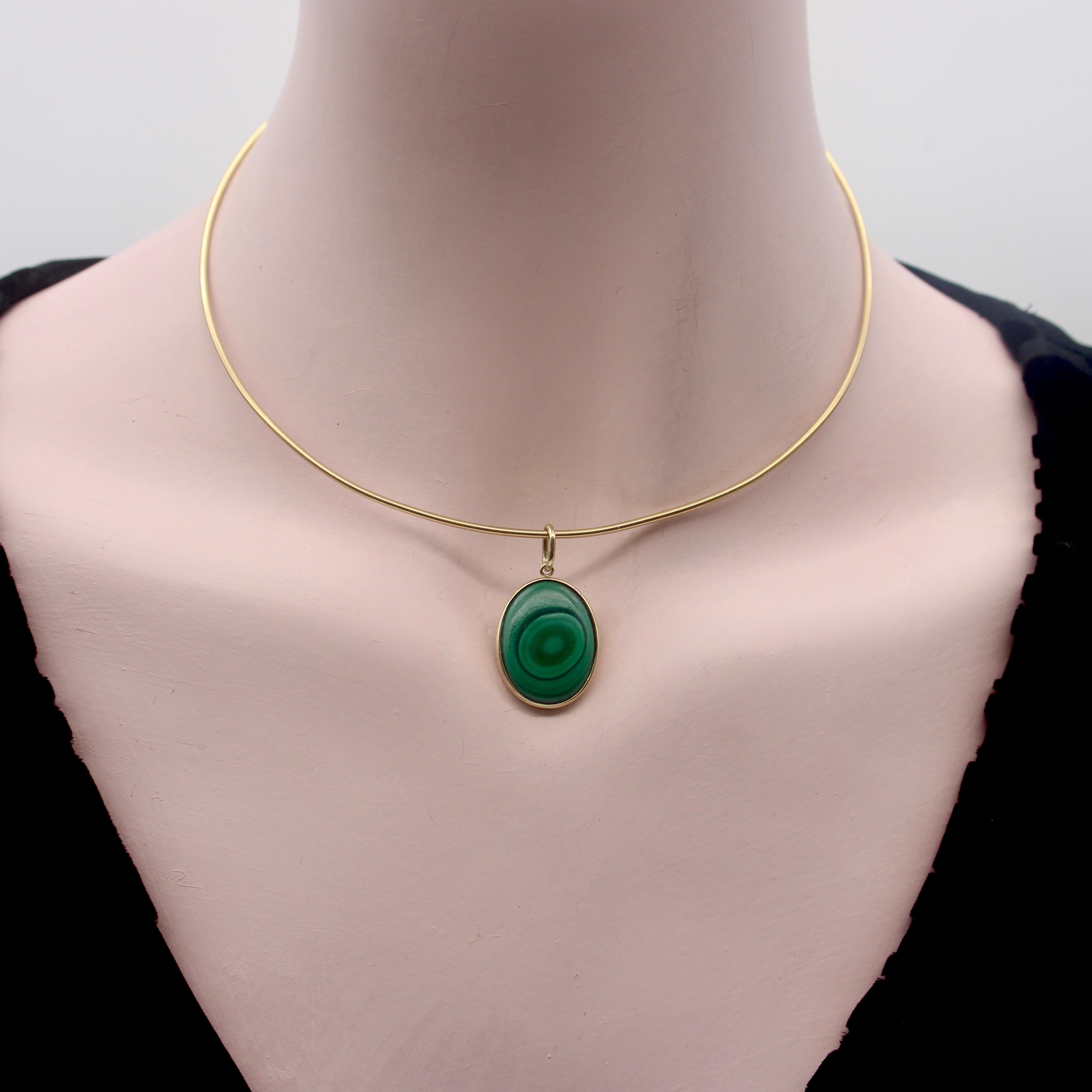da uomo o donna Ciondolo a forma di cerchi concentrici in malachite con firma in oro 14K in vendita
