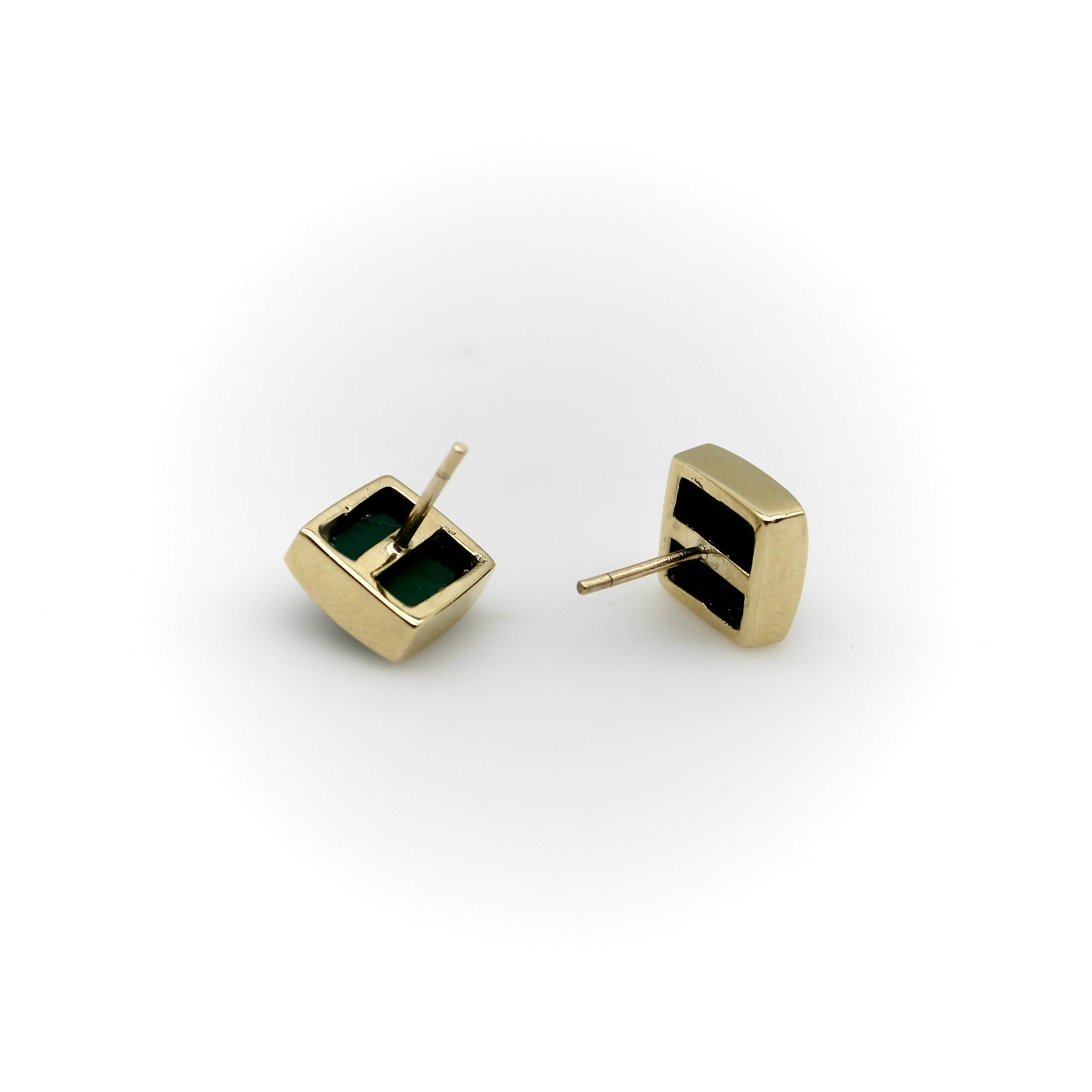 Borchie a piramide in malachite firmate in oro 14K in vendita 1