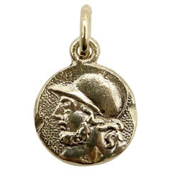 Ciondolo in oro 14K con firma Marli Warrior