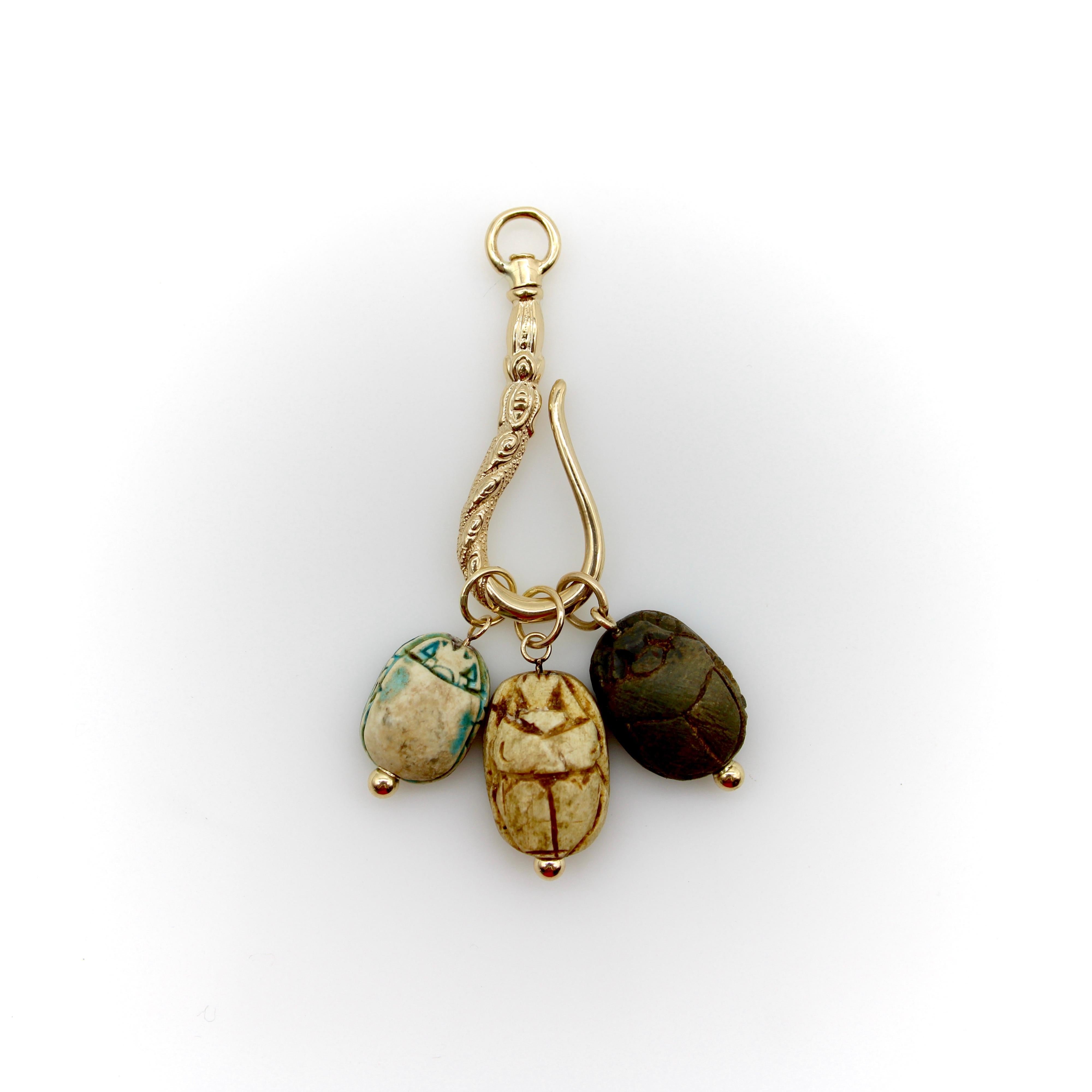 14k Gold Signature Shepherd's Hook and Charm Holder with Curling Motifs en vente 1
