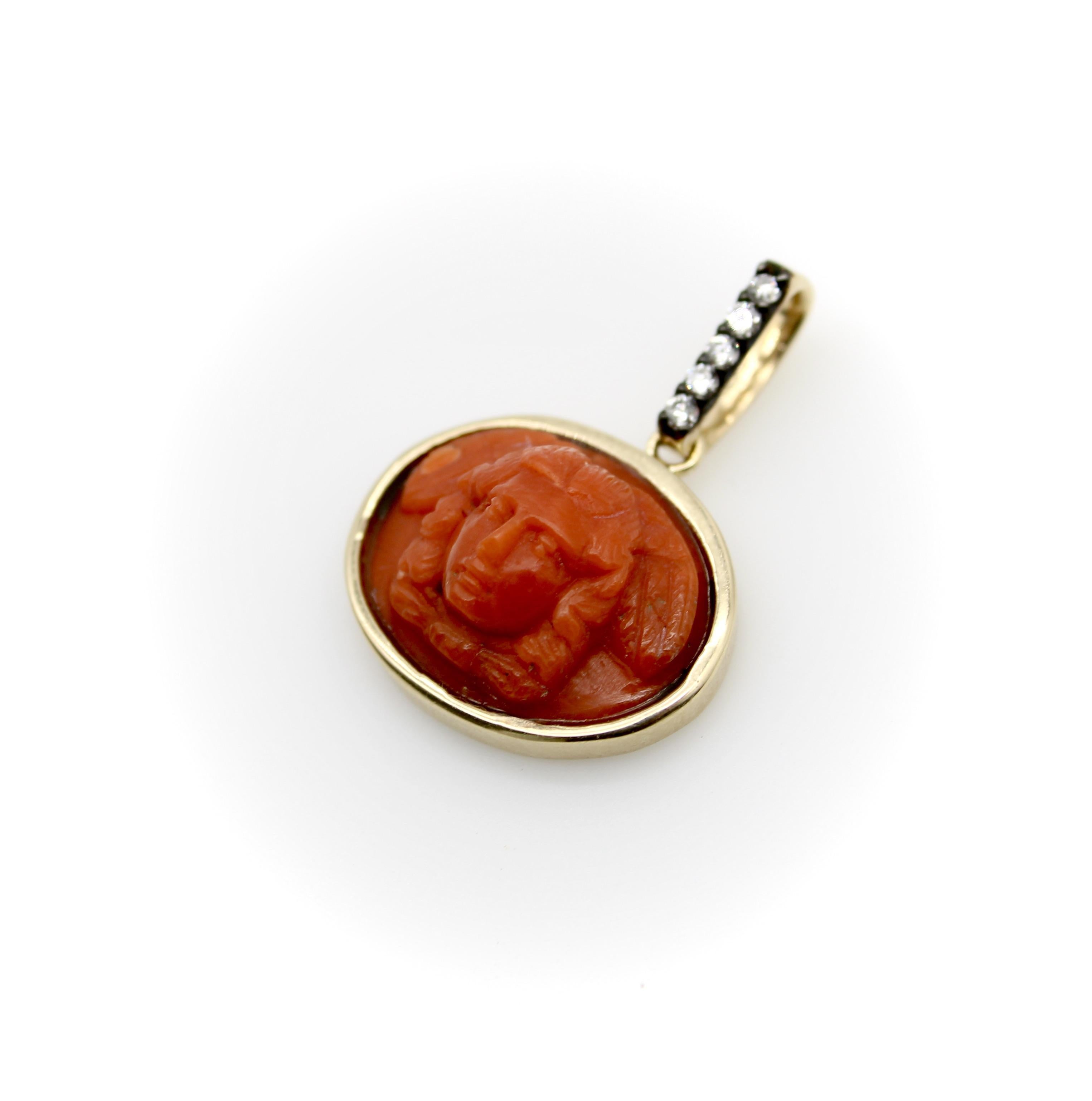 Pendentif ange ailé en corail victorien Signature en or 14K avec diamants Bon état - En vente à Venice, CA