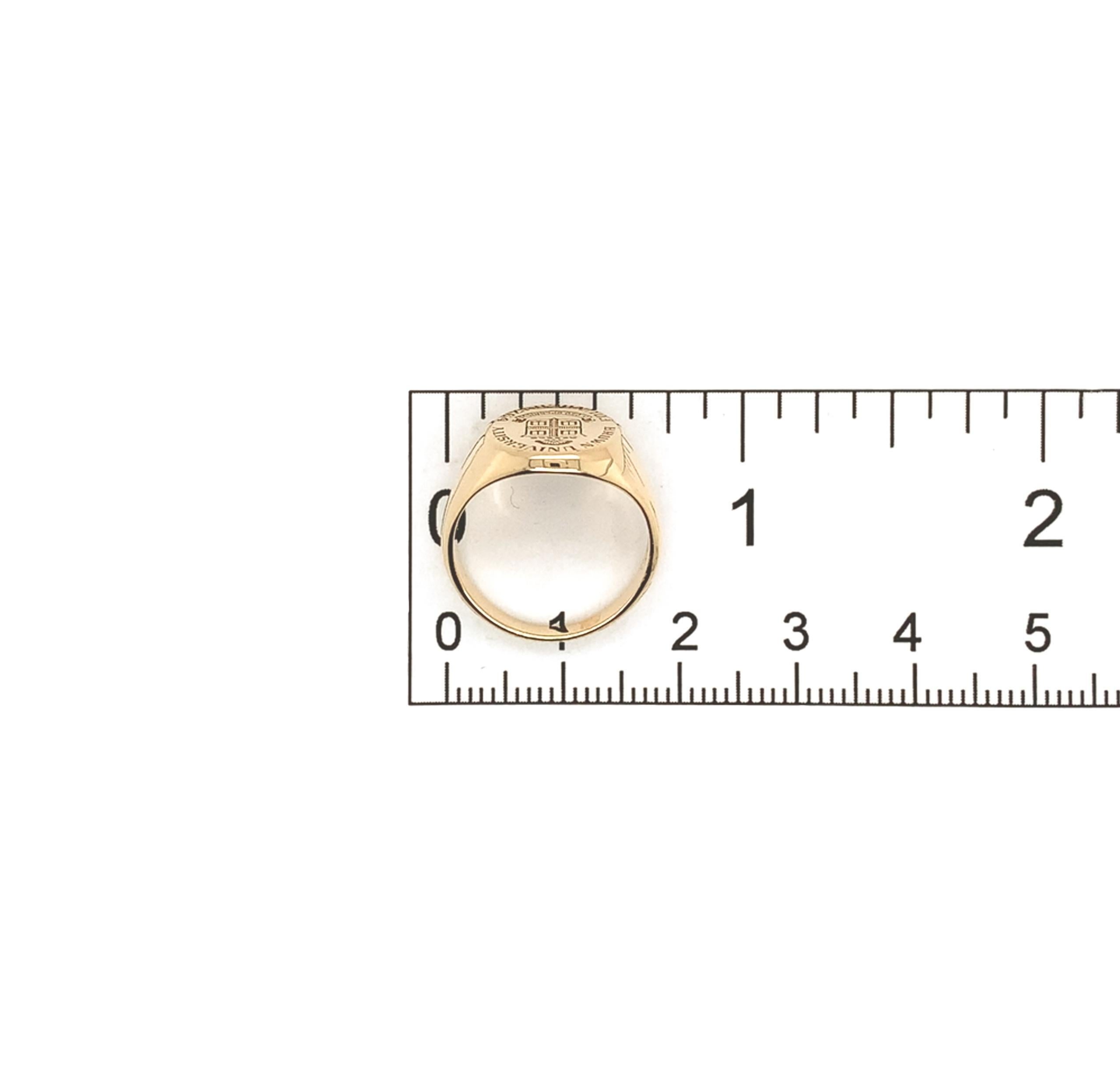 Anello Signet in oro 14K con insegne incise dell'Università di Brown in vendita 6