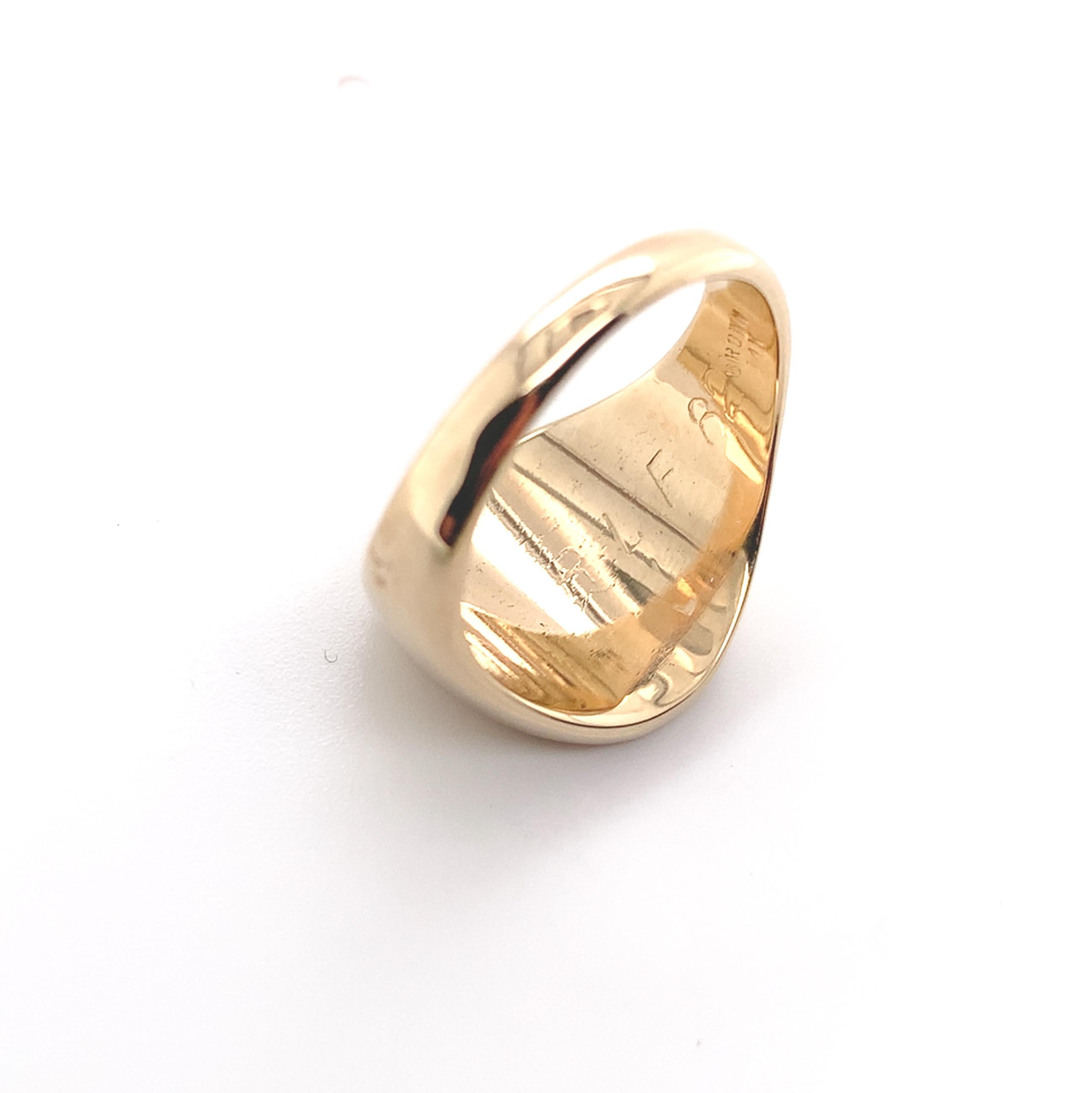 Anello Signet in oro 14K con insegne incise dell'Università di Brown in vendita 4