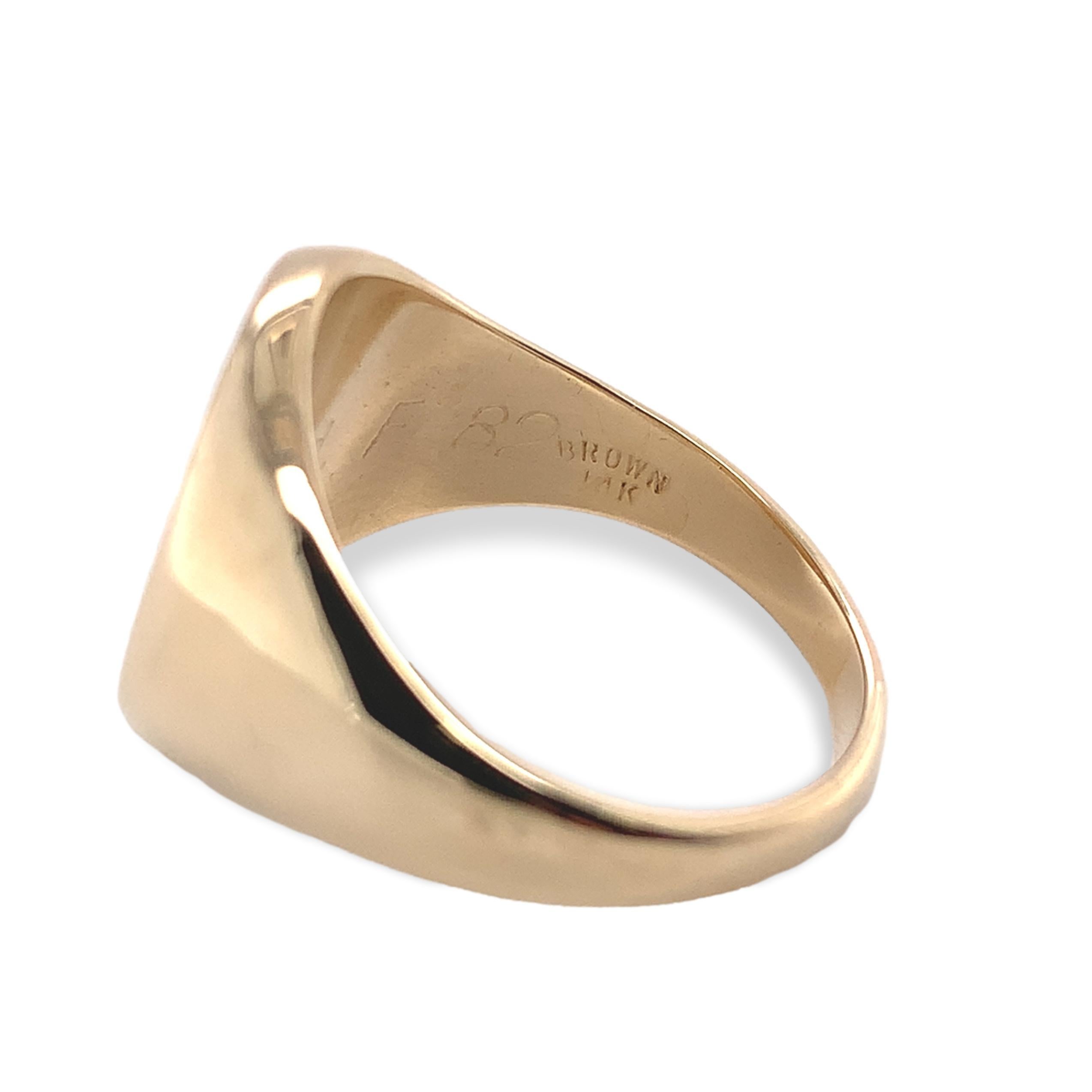 Anello Signet in oro 14K con insegne incise dell'Università di Brown in vendita 5