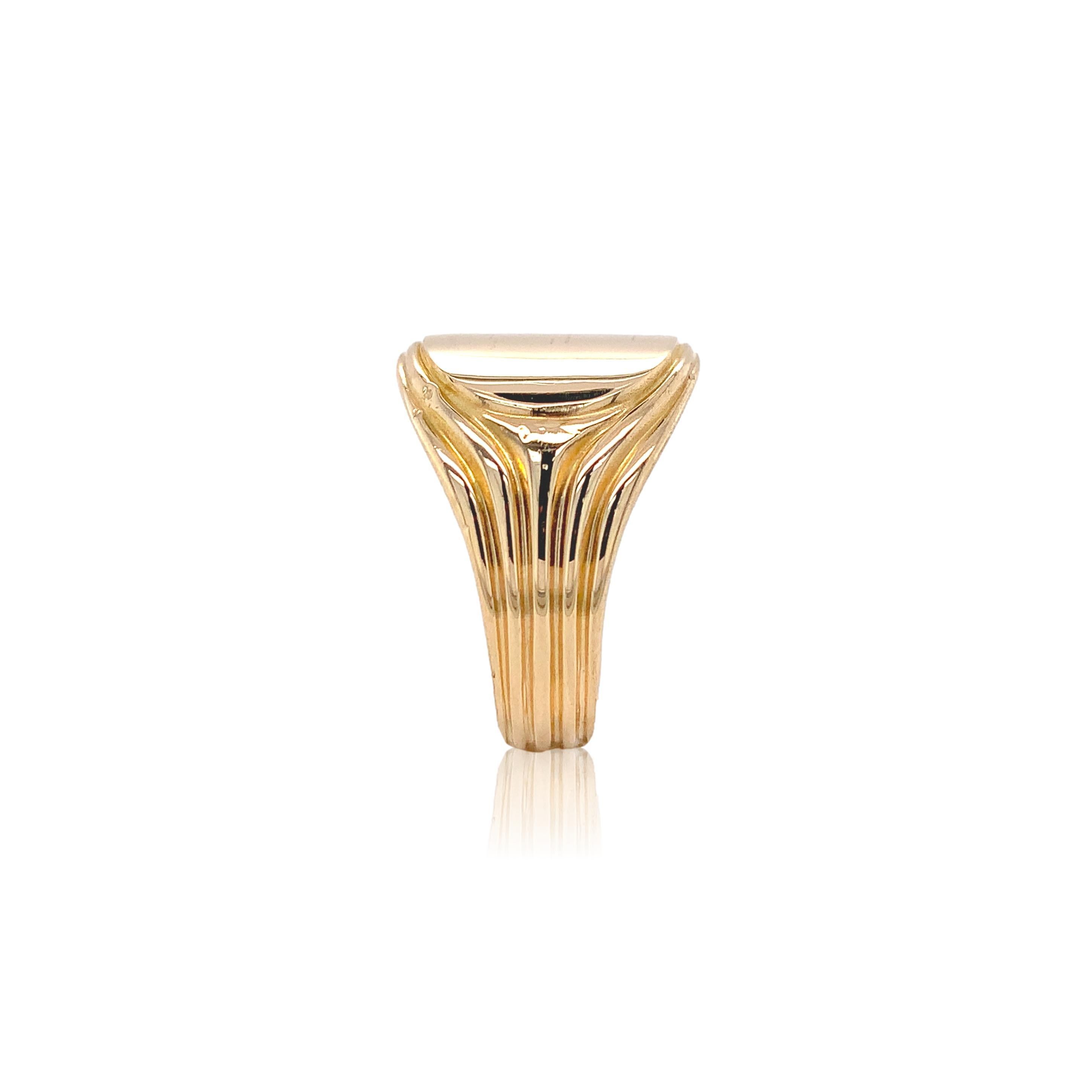 Men's 14K Gold Signet Ring with Ribbed Lines For Sale