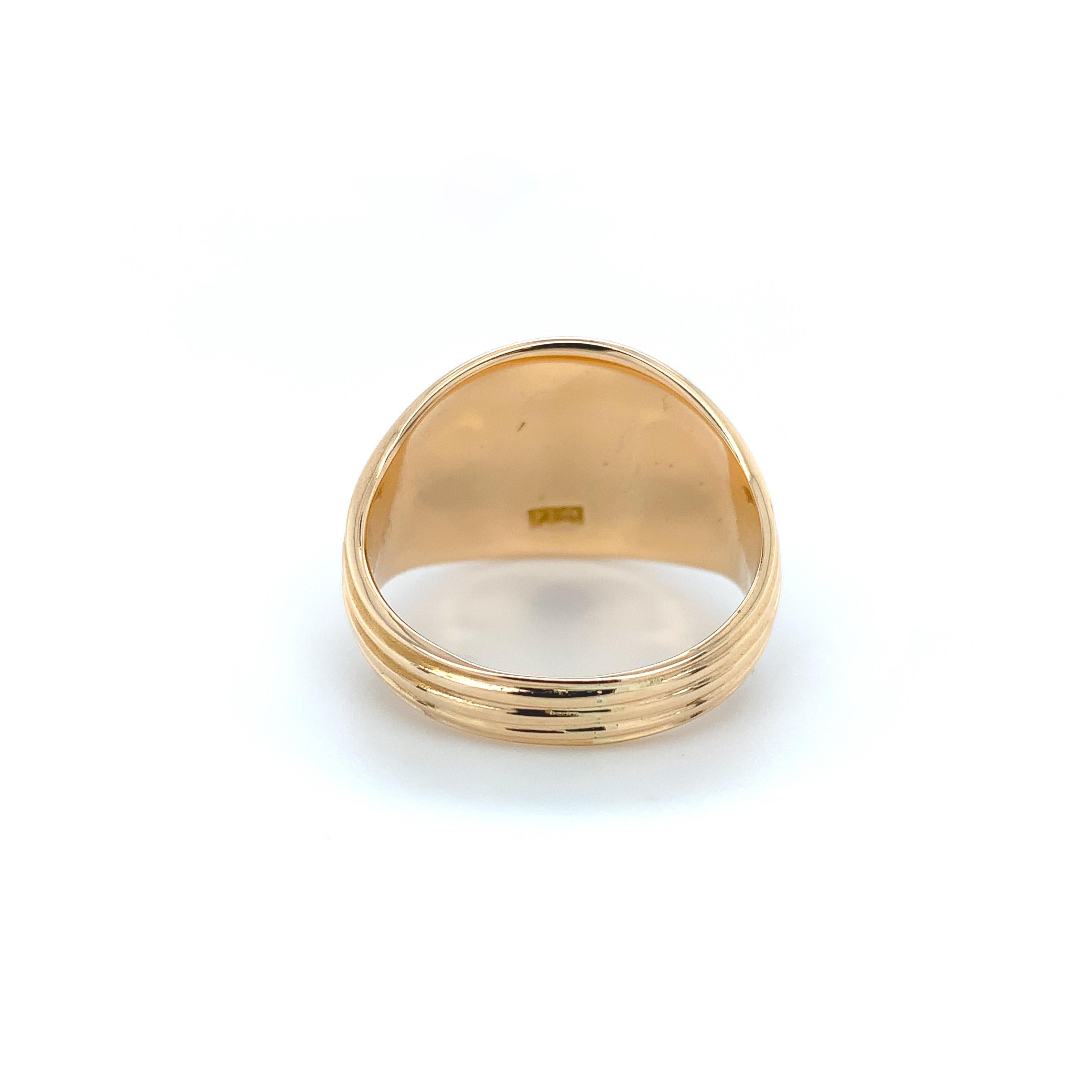 14K Gold Signet Ring with Ribbed Lines For Sale 1