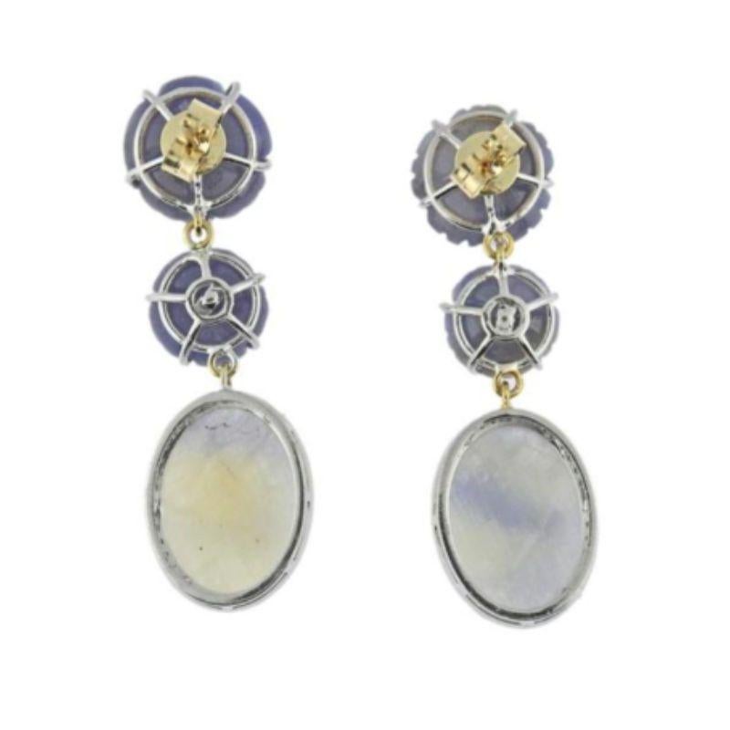 These flower drop earrings are 14k gold and silver. They have approx. 0.55 ctw diamonds and appox 25.90 ctw sapphire. Measuring at 43mm long x 13.7mm at widest point and weighing 9.7 grams. Marked silver, 14/14k on backs.


Authenticity Guarantee: