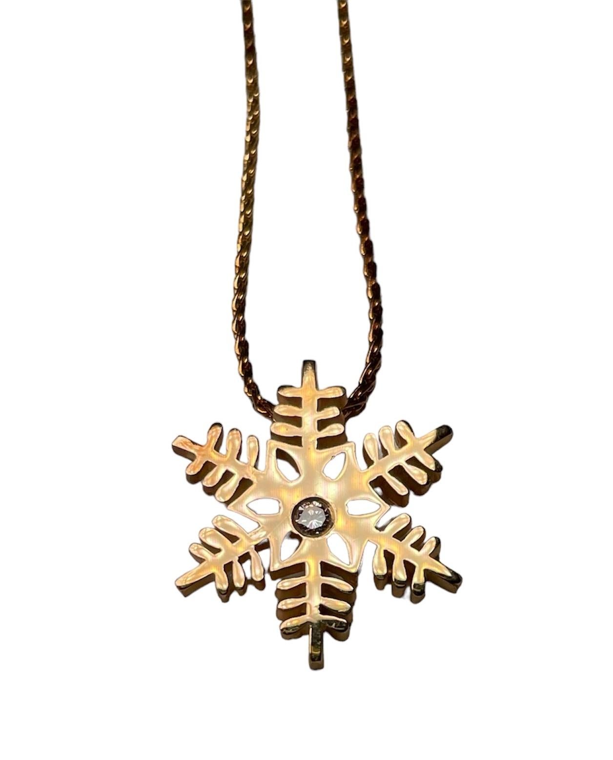 14k Gold Single Diamond Snowflake Pendant Necklace For Sale 4