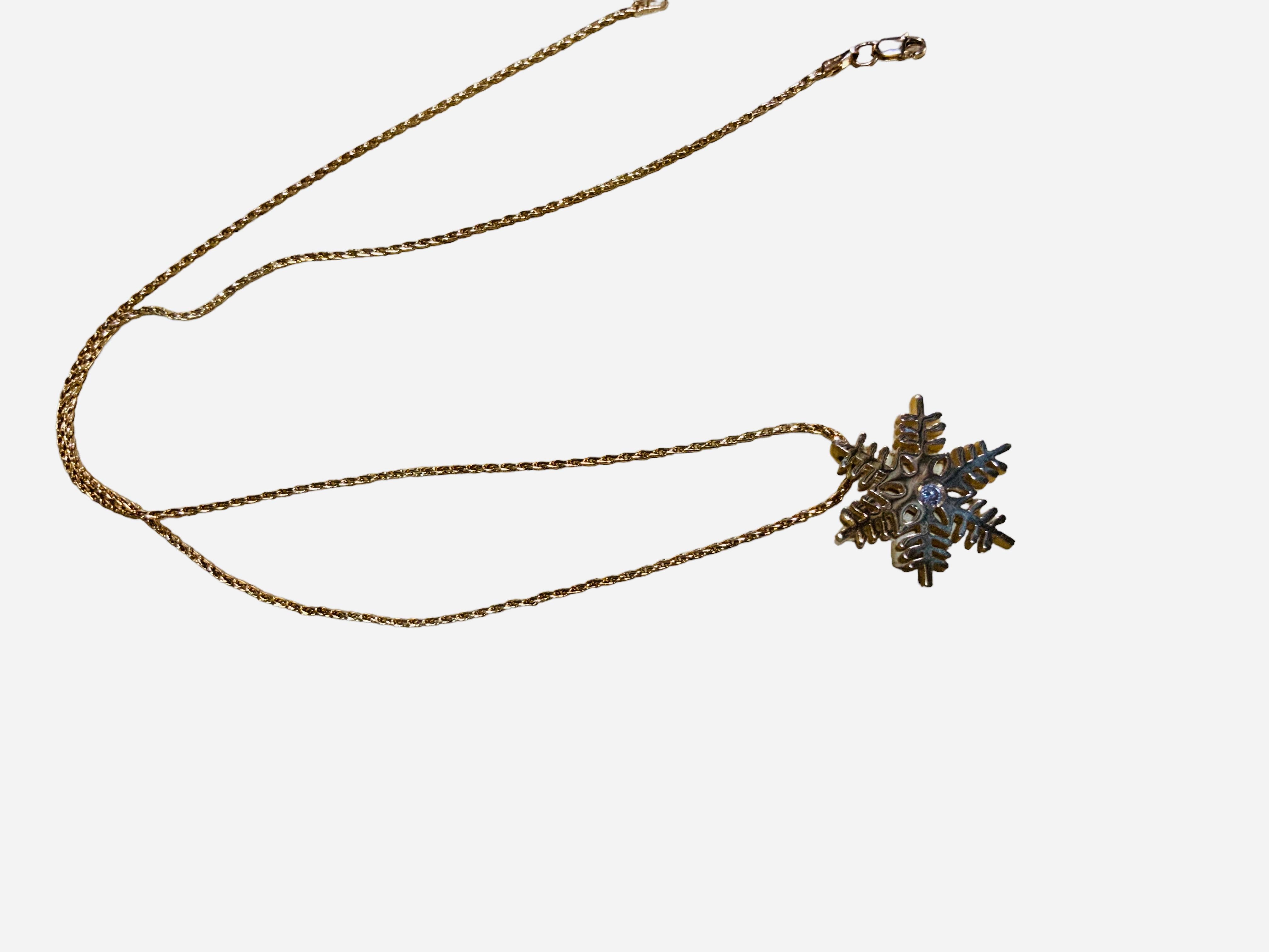 14k Gold Single Diamond Snowflake Pendant Necklace For Sale 1