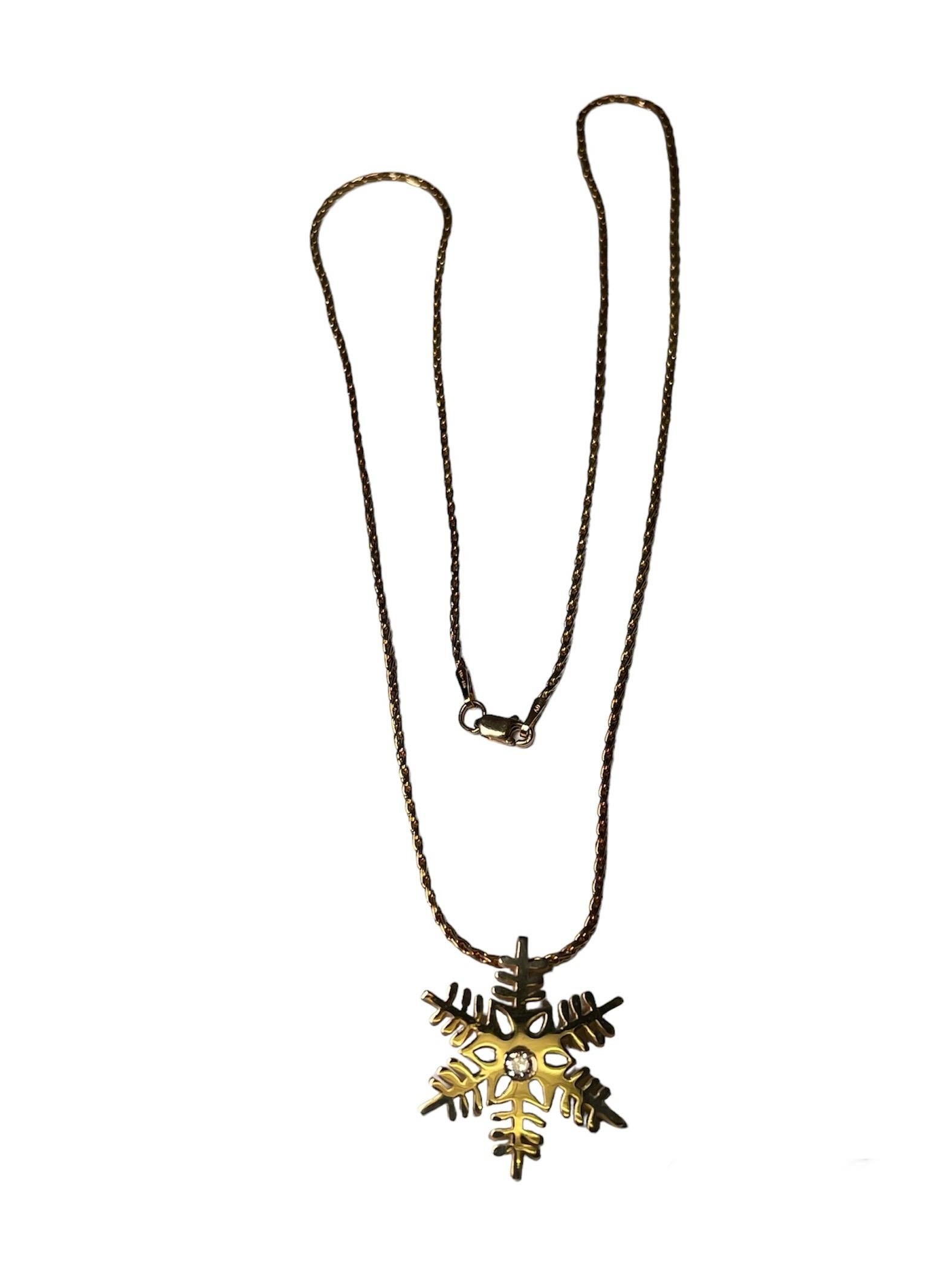 14k Gold Single Diamond Snowflake Pendant Necklace For Sale 1