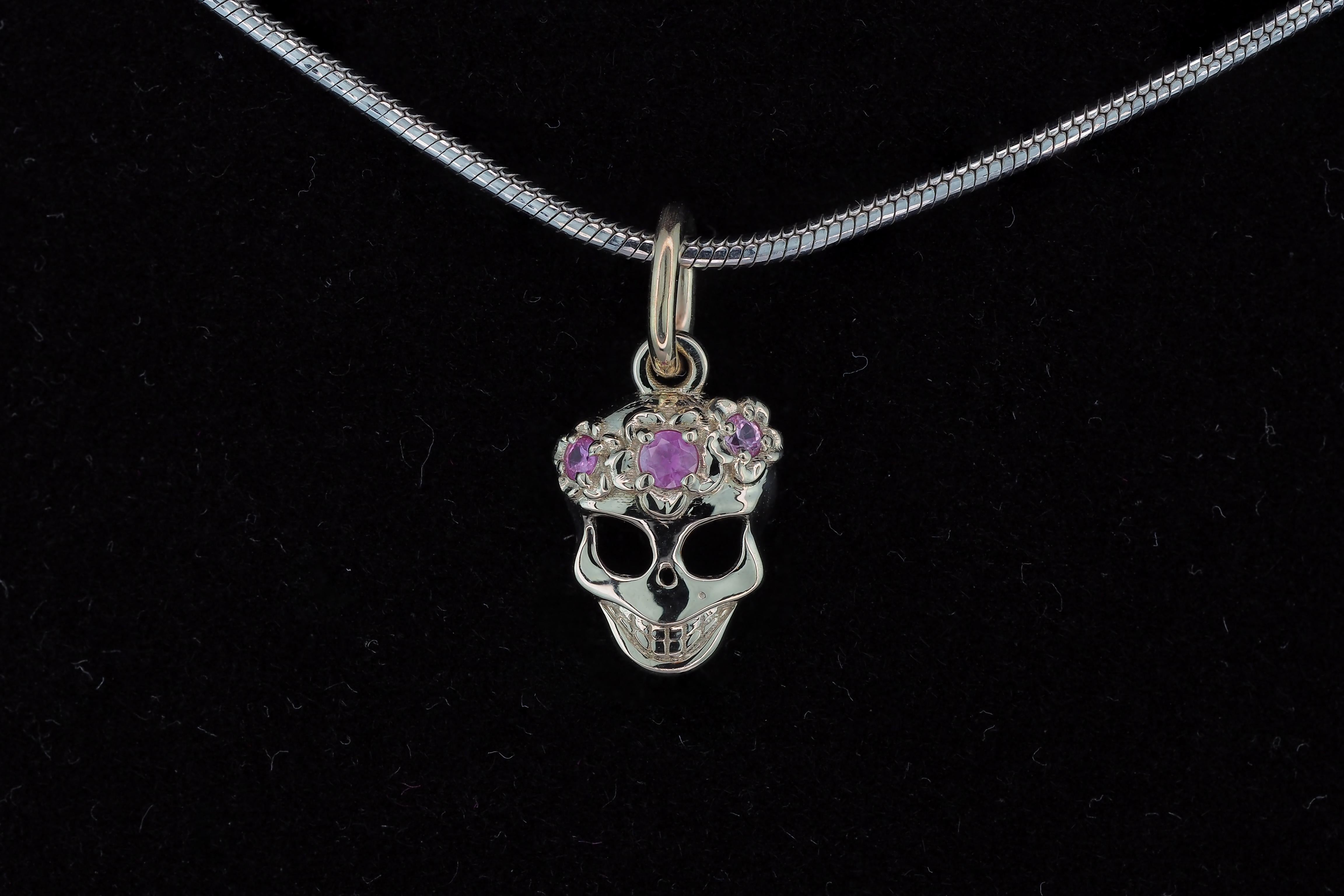 14k Gold Skull Pendant with Flowers with Sapphires For Sale 3