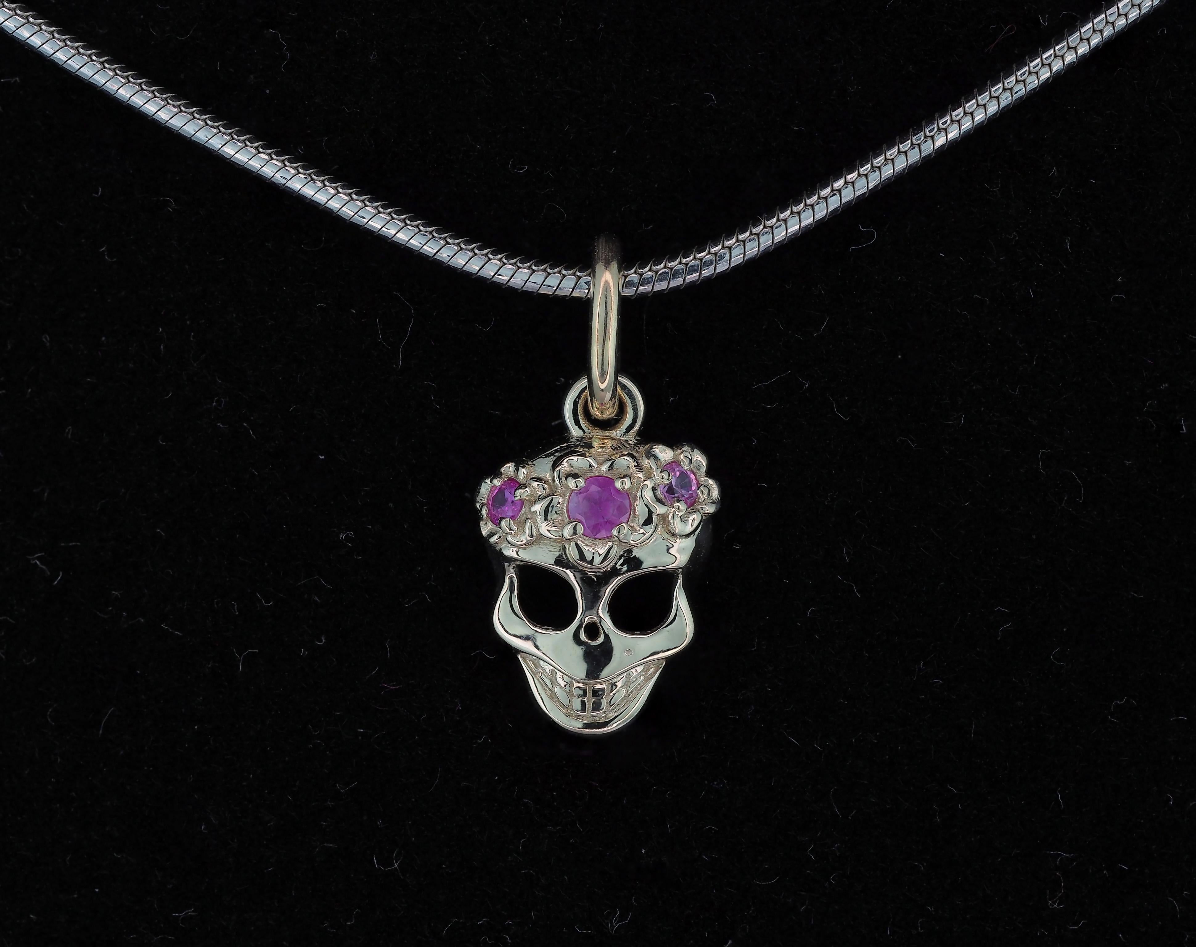 14k Gold Skull Pendant with Flowers with Sapphires For Sale 4