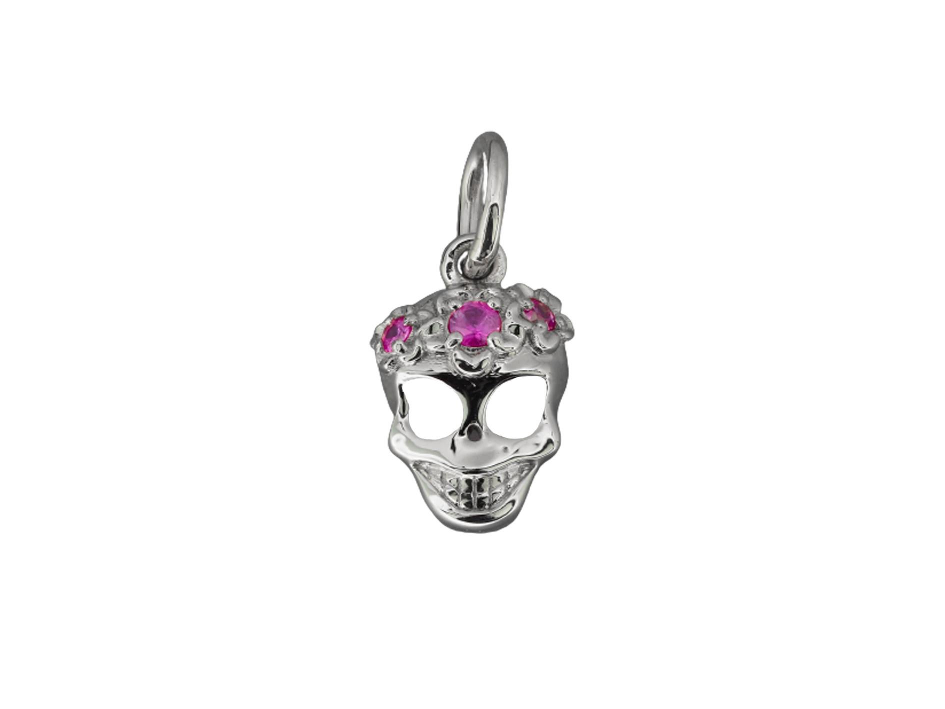 14k Gold Skull Pendant with Flowers with Sapphires For Sale 6