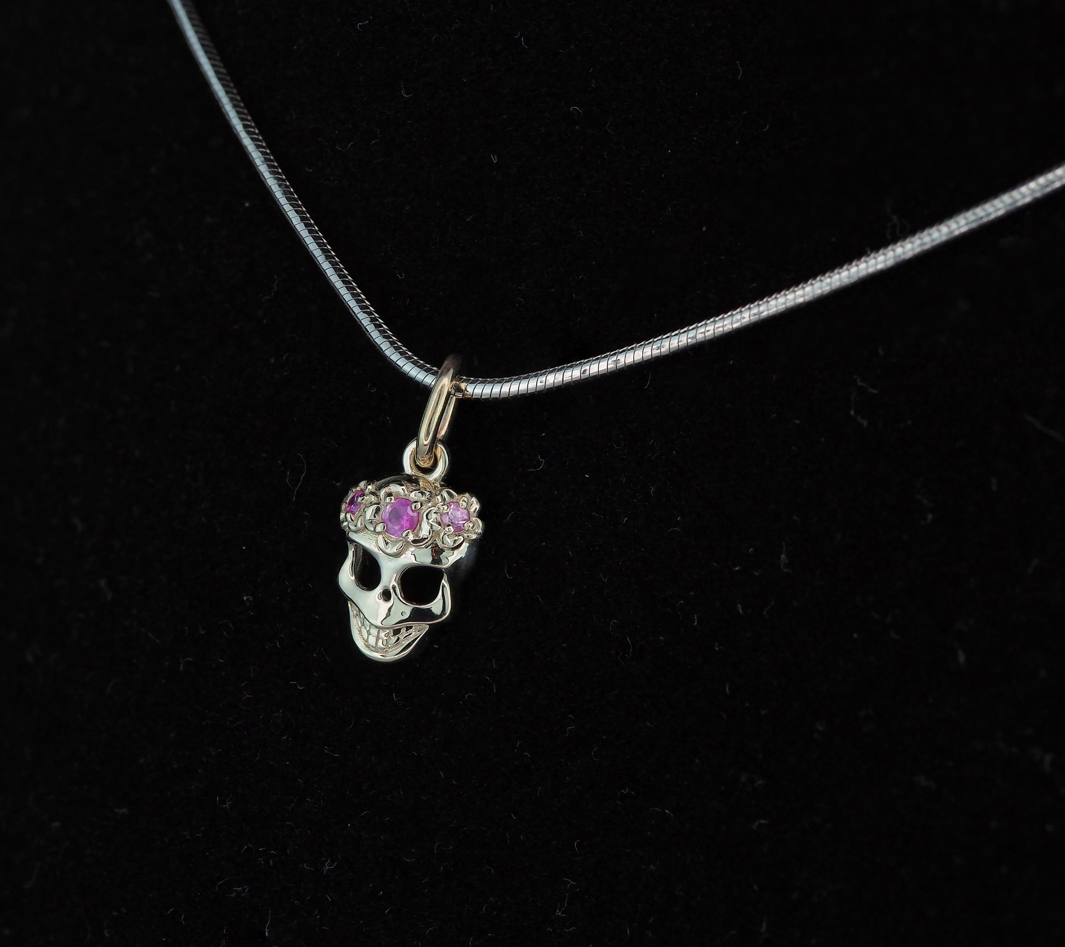 14k Gold Skull Pendant with Flowers with Sapphires For Sale 2