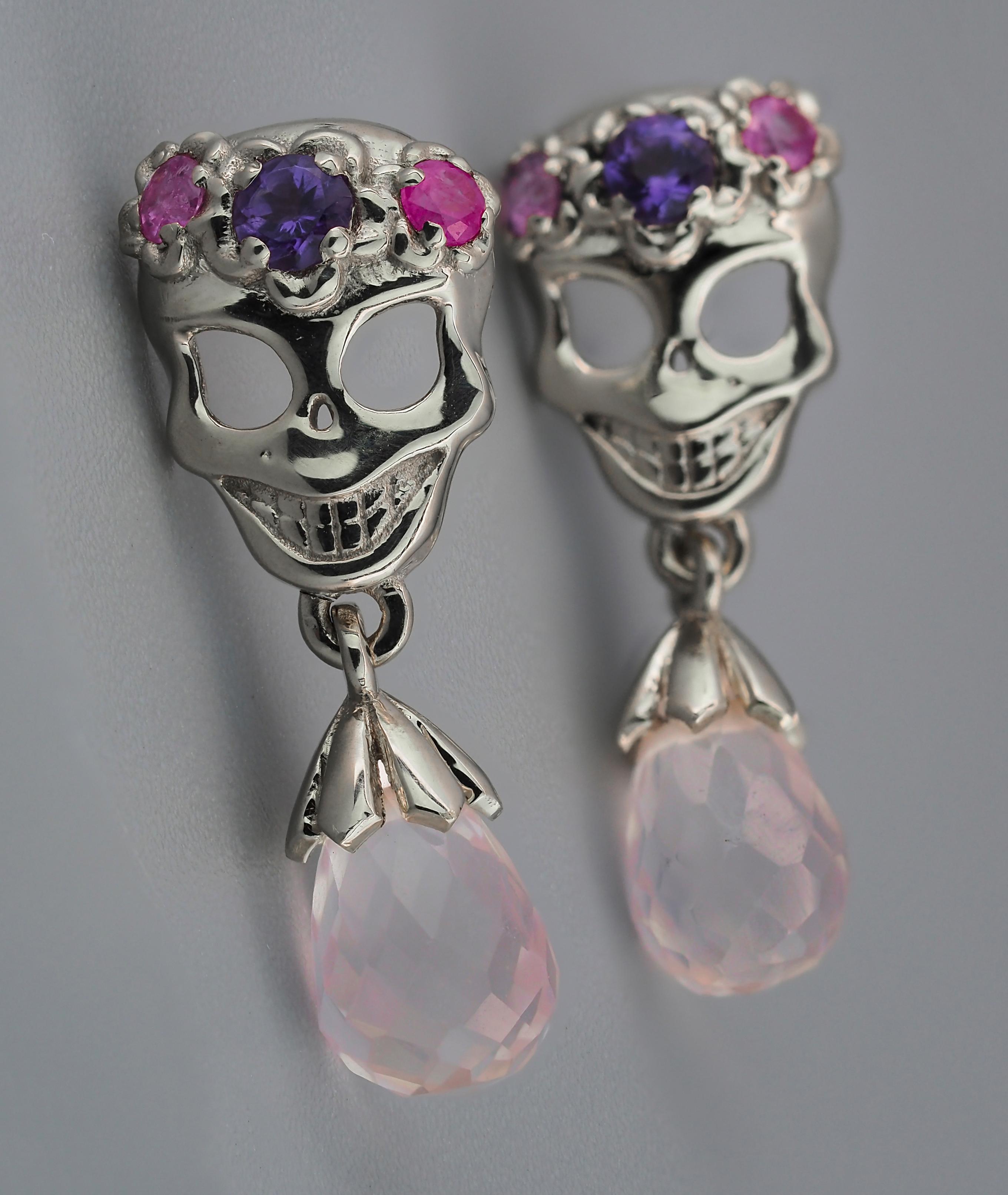 Briolette Cut 14k Gold Skull Earrings Studs. Halloween party jewelry. For Sale