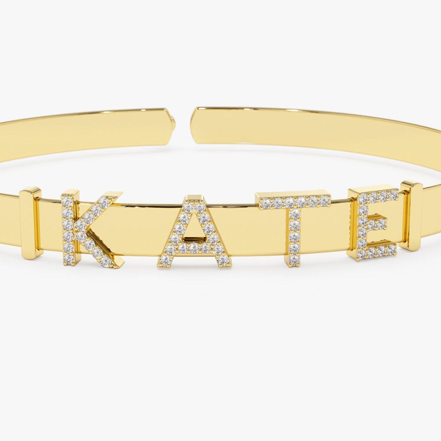 14k Gold Schiebe-Diamant-Initials-Armreif / Personalisierter Name-Armband Damen im Angebot