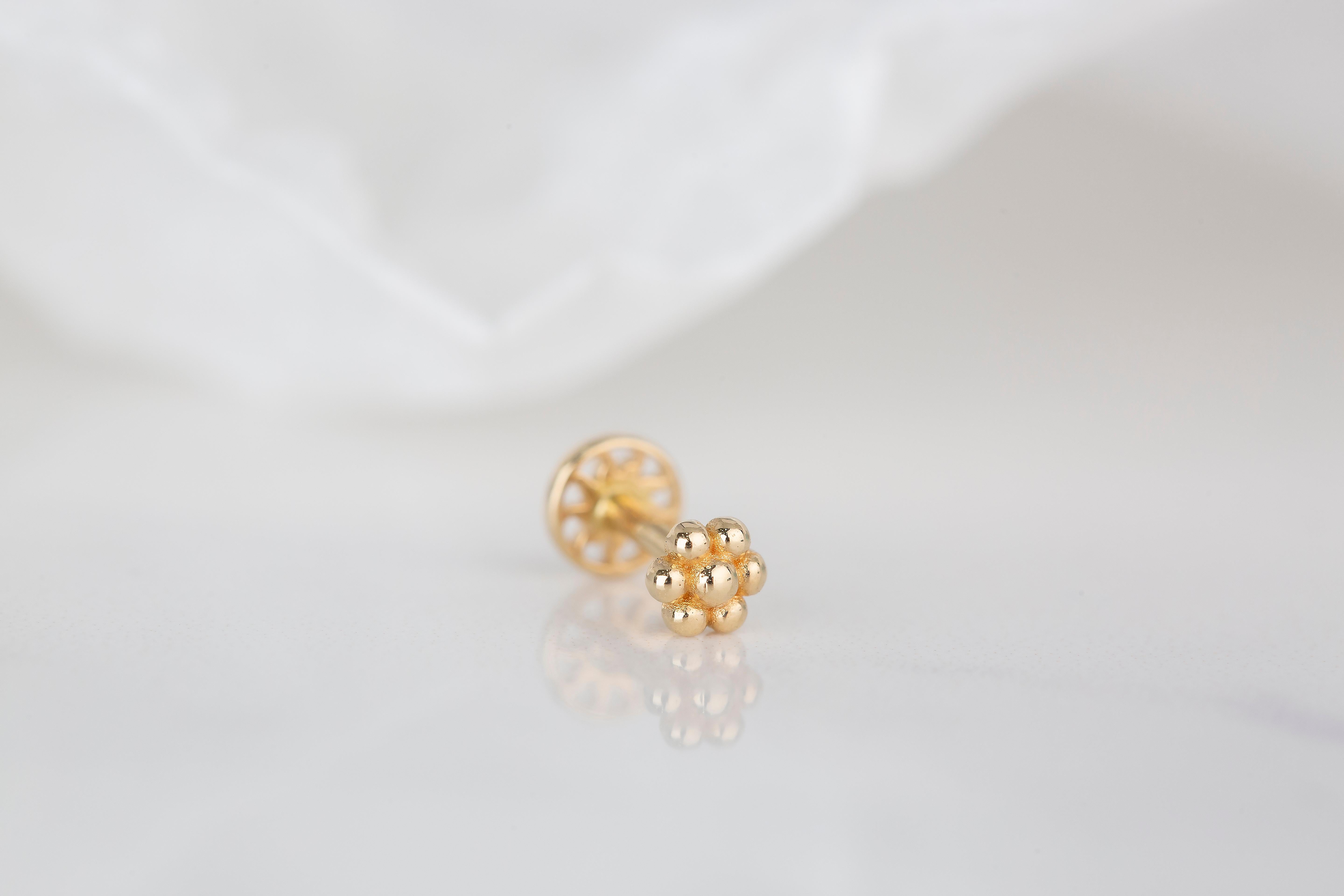 14K Gold Small Daisy Piercing, Cute Daisy Flower Gold Stud Earring In New Condition For Sale In ISTANBUL, TR