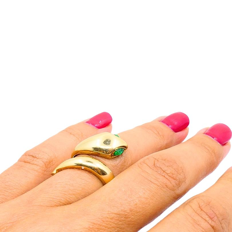 Taille mixte Bague en or 14k avec serpent et émeraude en taille de poire en vente