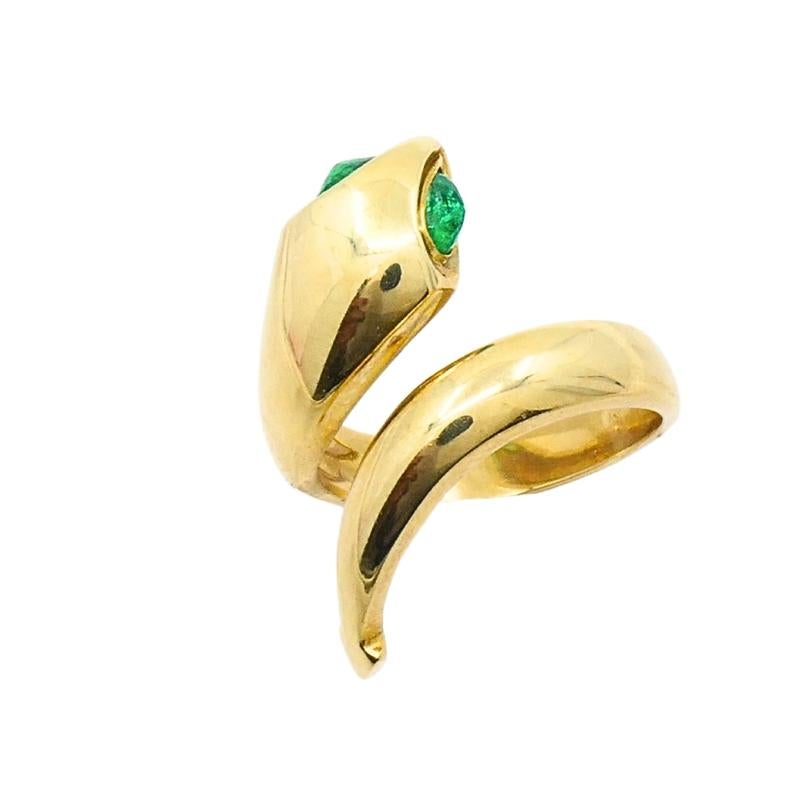 Bague en or 14k avec serpent et émeraude en taille de poire Excellent état - En vente à Beverly Hills, CA