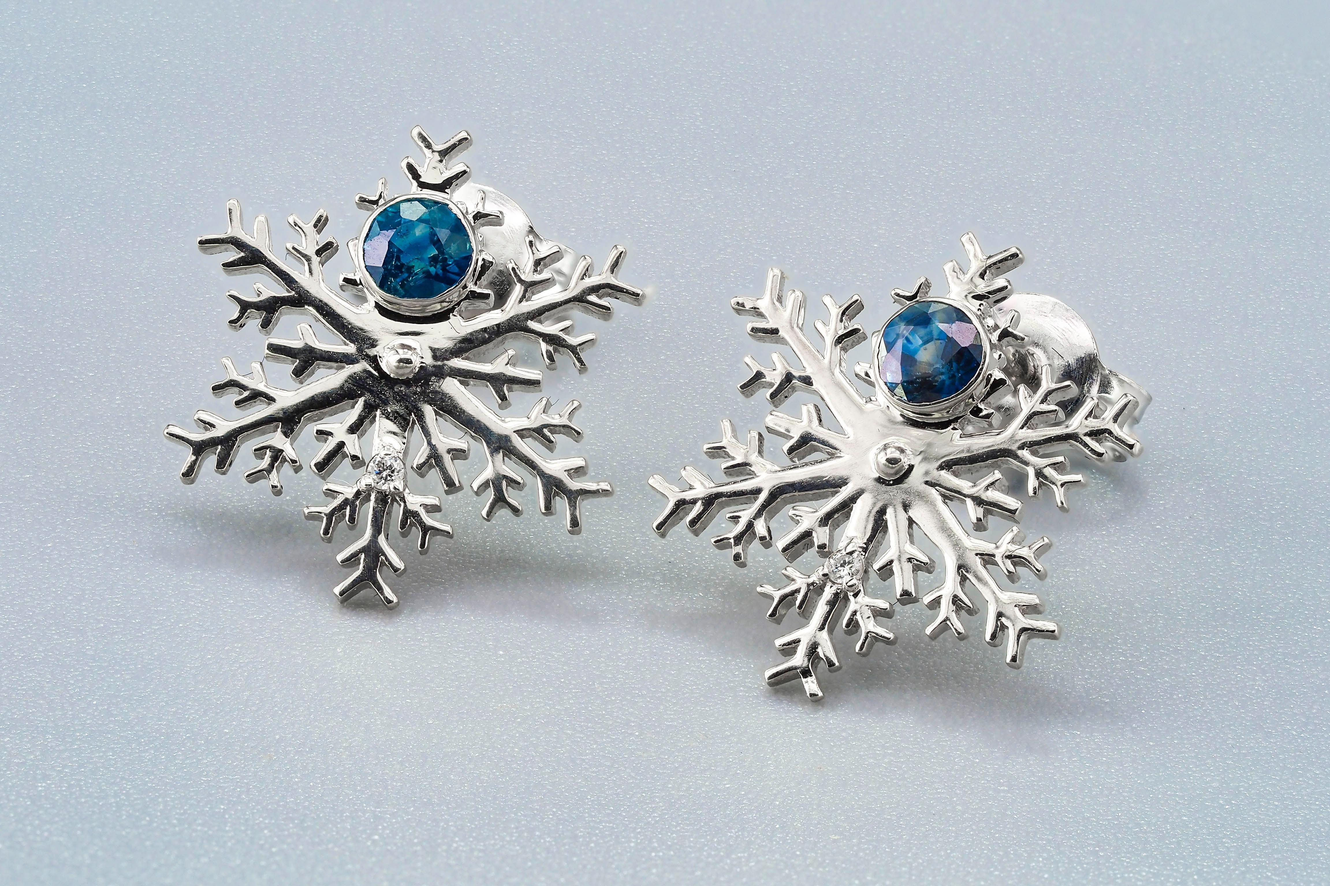 14kt solid gold snowflake earrings with natural sapphires and diamonds. September birthstone.
Weight: 1.85 g.
Size: 14.2 x 12.9 mm.

Central stones: Natural sapphires
Weight: 0.35 ct total, 2 pieces, round cut
Clarity: Transparent with inclusions,