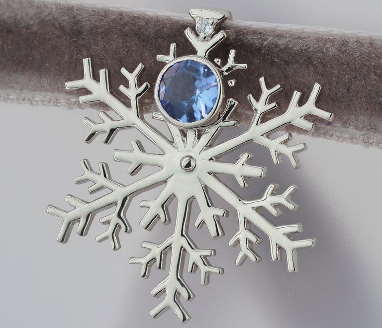 Modern 14k Gold Snowflake Pendant with Natural Tanzanite and Diamonds For Sale
