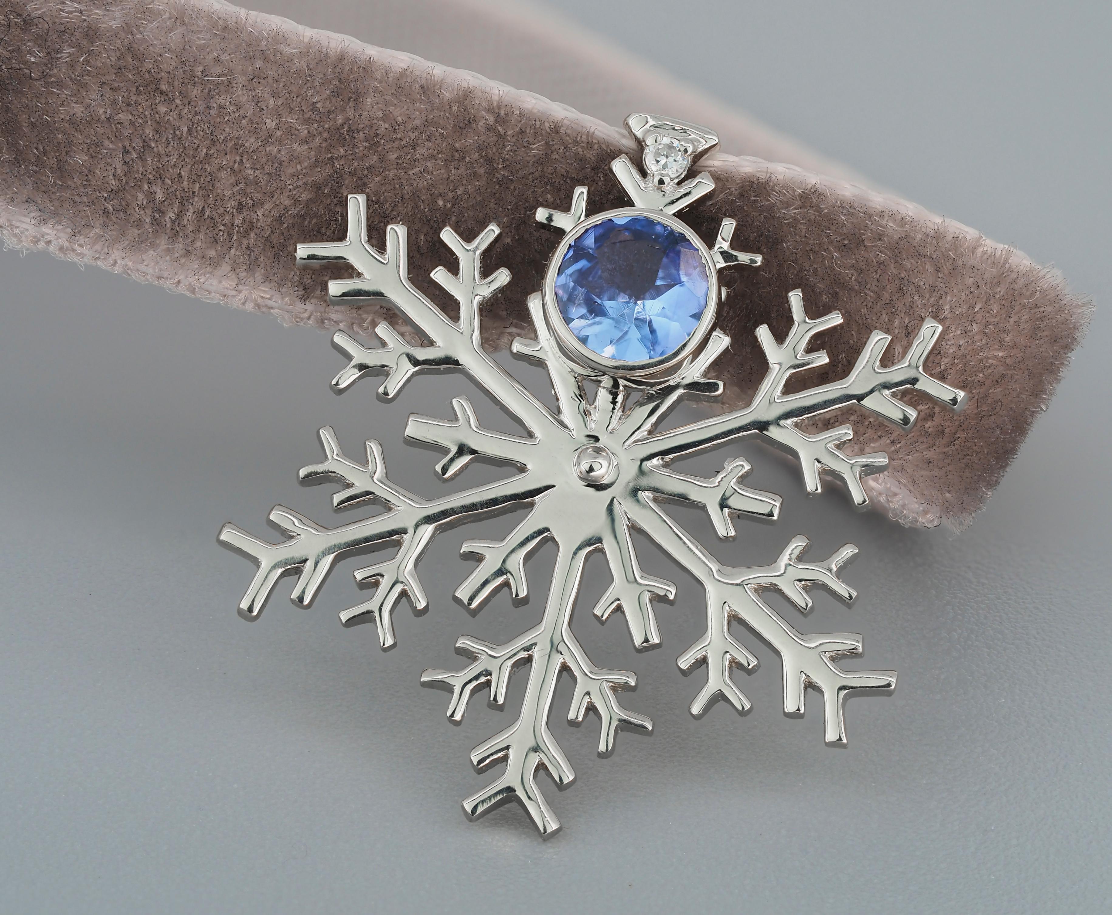 Ciondolo a forma di fiocco di neve in oro 14k con tanzanite In condizioni Nuovo in vendita a Istanbul, TR