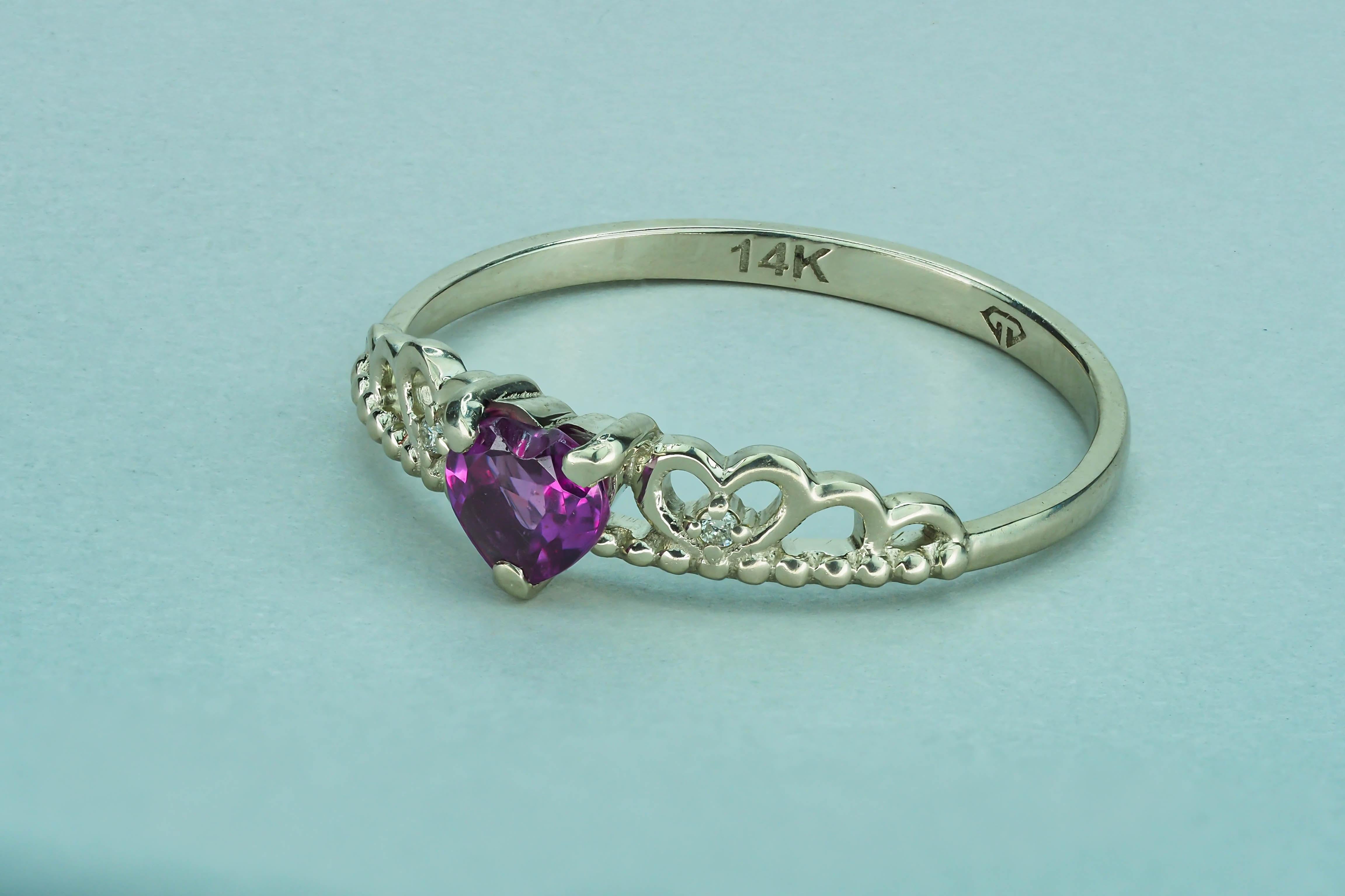 For Sale:  Heart Garnet 14k gold ring 5
