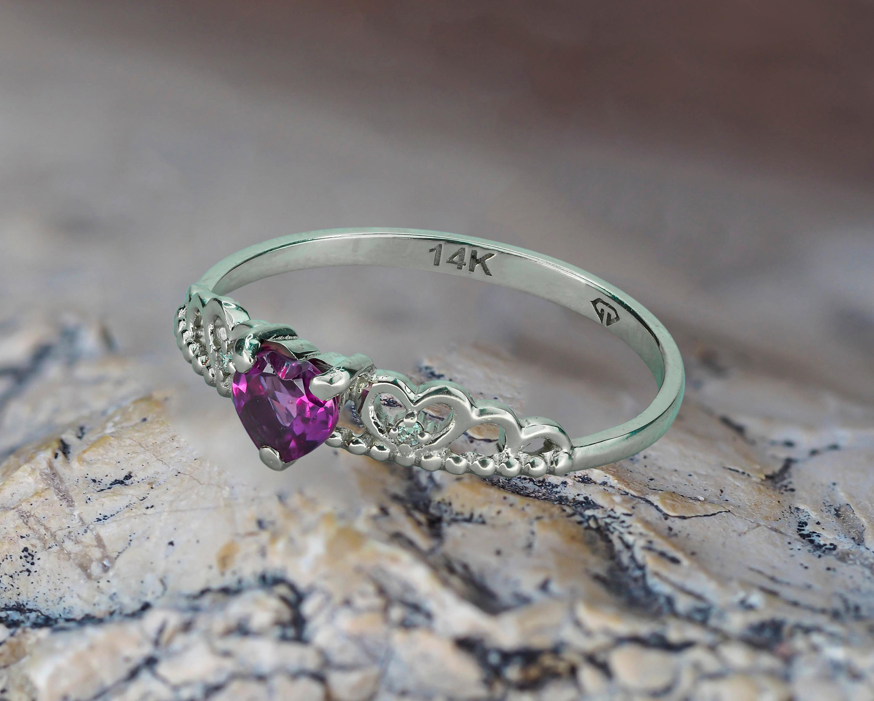 For Sale:  Heart Garnet 14k gold ring 8
