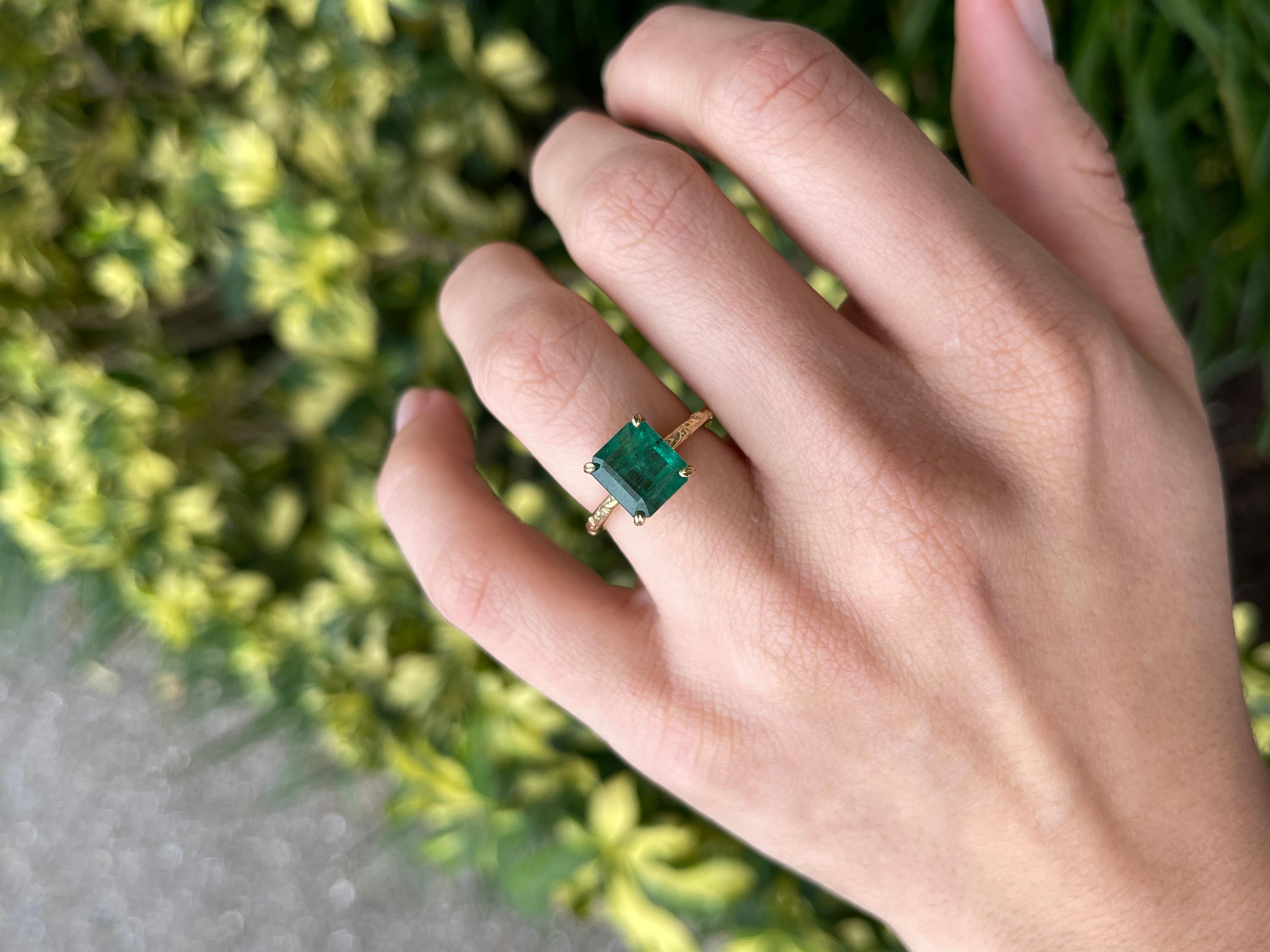 Modern 14K gold solitaire ring with 2.89 carat natural Asscher-cut emerald showcasing For Sale