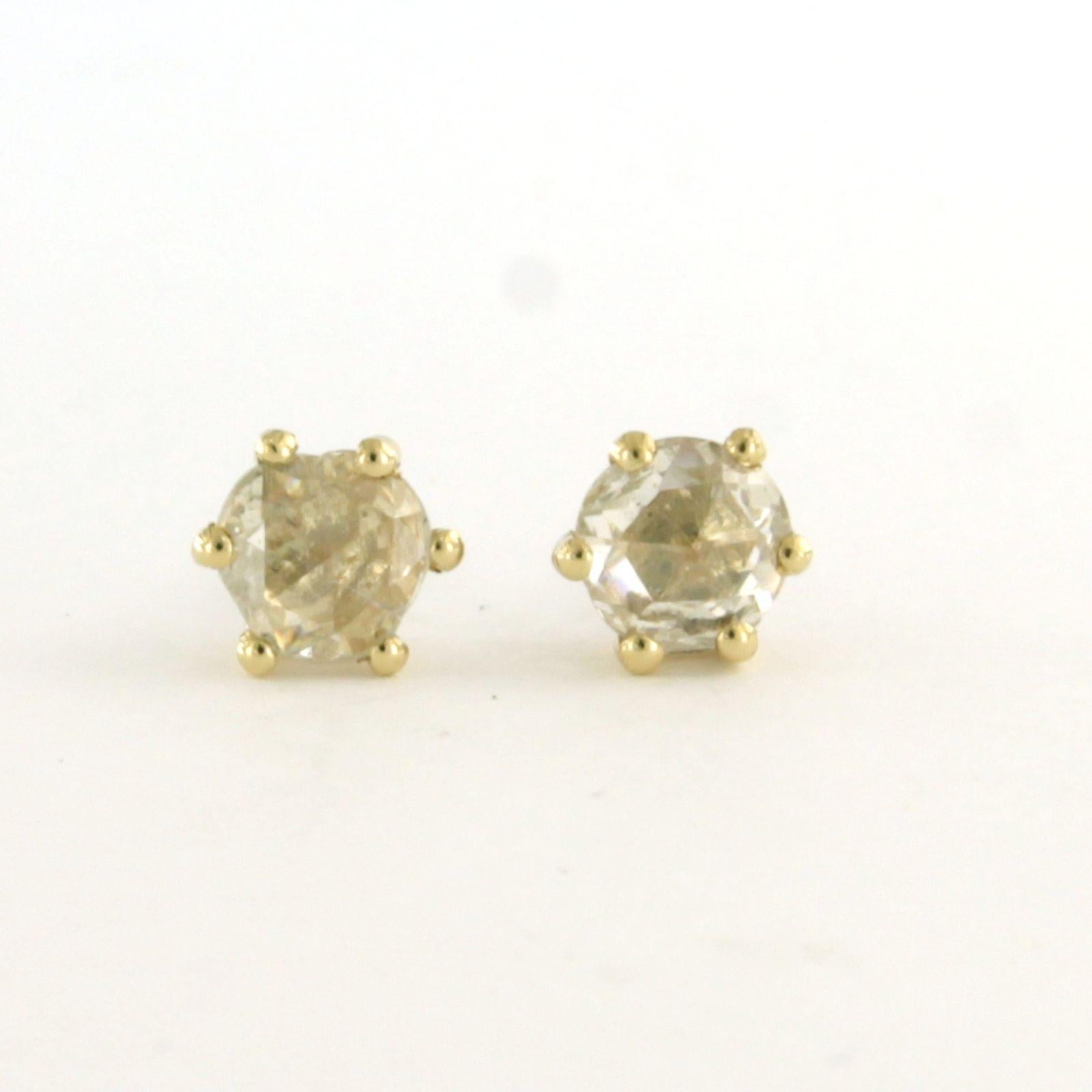 Taille rose Clous d'oreilles solitaires en or 14 carats avec diamant taille rose jusqu'à 0,66 carat 1,4 grammes en vente