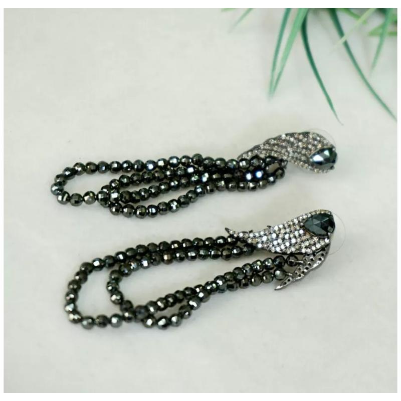 14k Gold Spinel Beads Dangle Earring Pave Diamond 925 Silver Tassel Earrings

Item Details:
Gold wt: 0.27 gm Approx
Silver wt: 6.246 gm
Diamond wt: 1.21 ct
Gemstone wt: 41.36 ct
Size: 71 x 32 mm Approx
Light weight can be worn everyday

Additional
