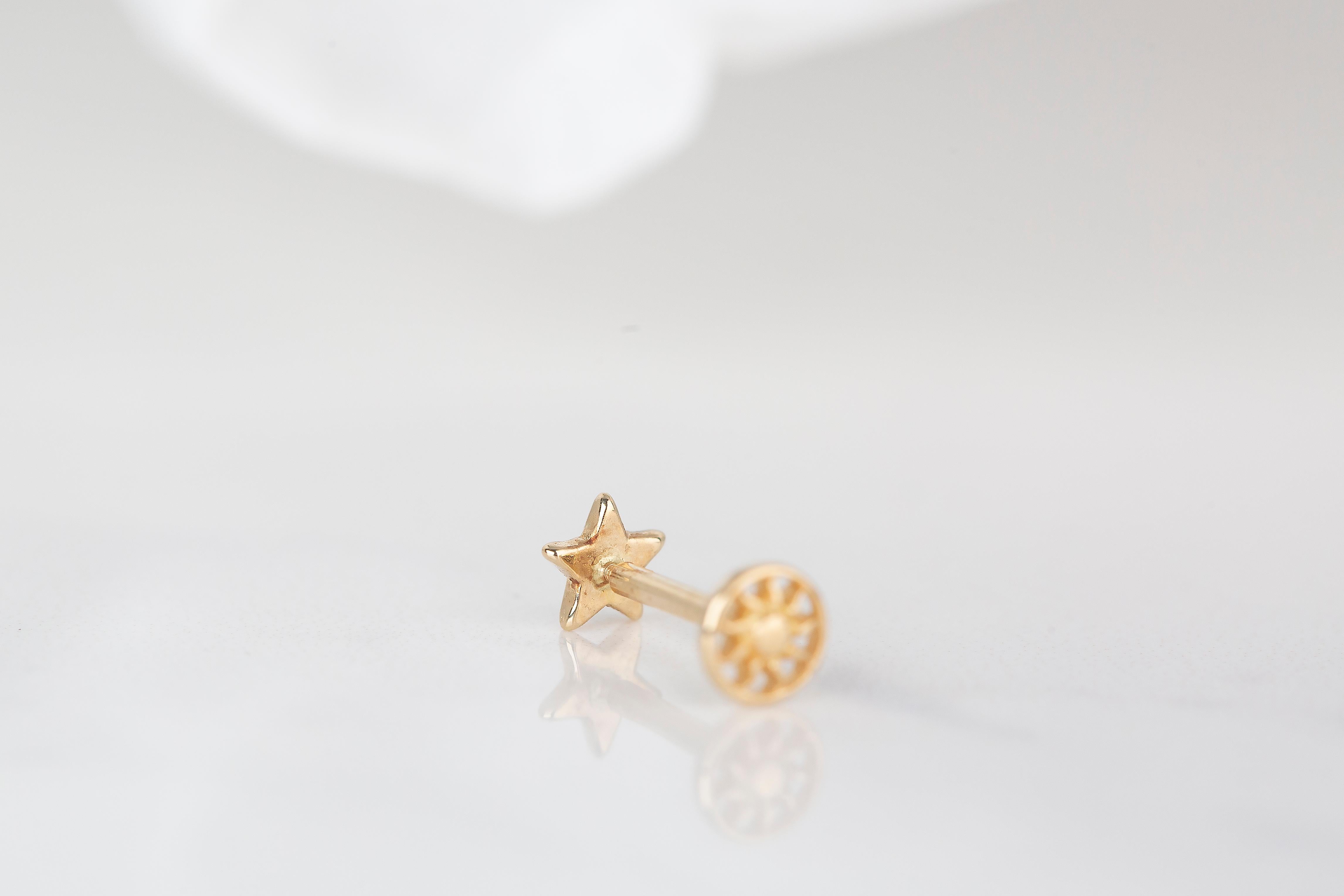 Women's 14K Gold Star Piercing, Gold Stud Star Earring For Sale