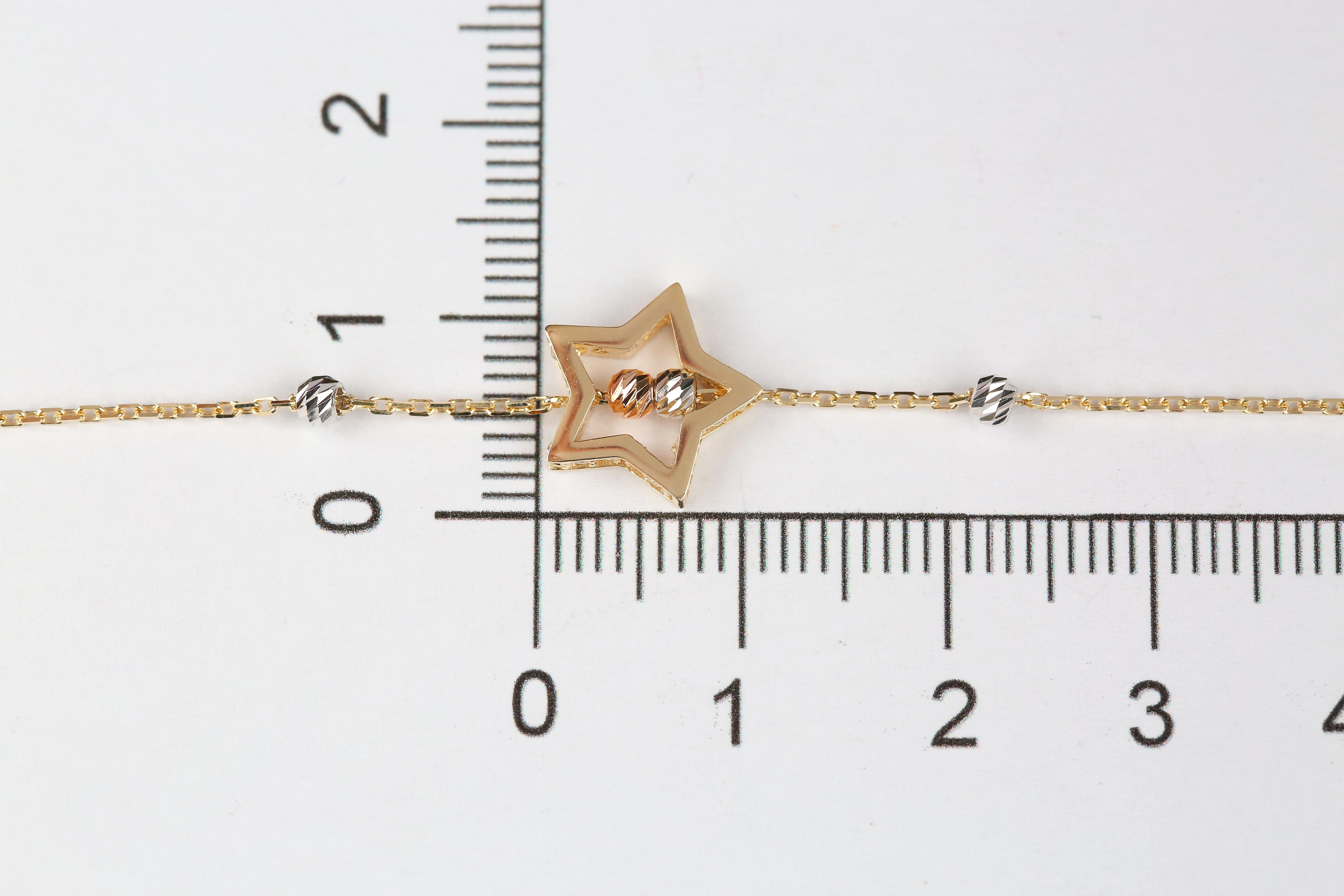 14K Gold Star Shape Dainty Bracelet For Sale 7