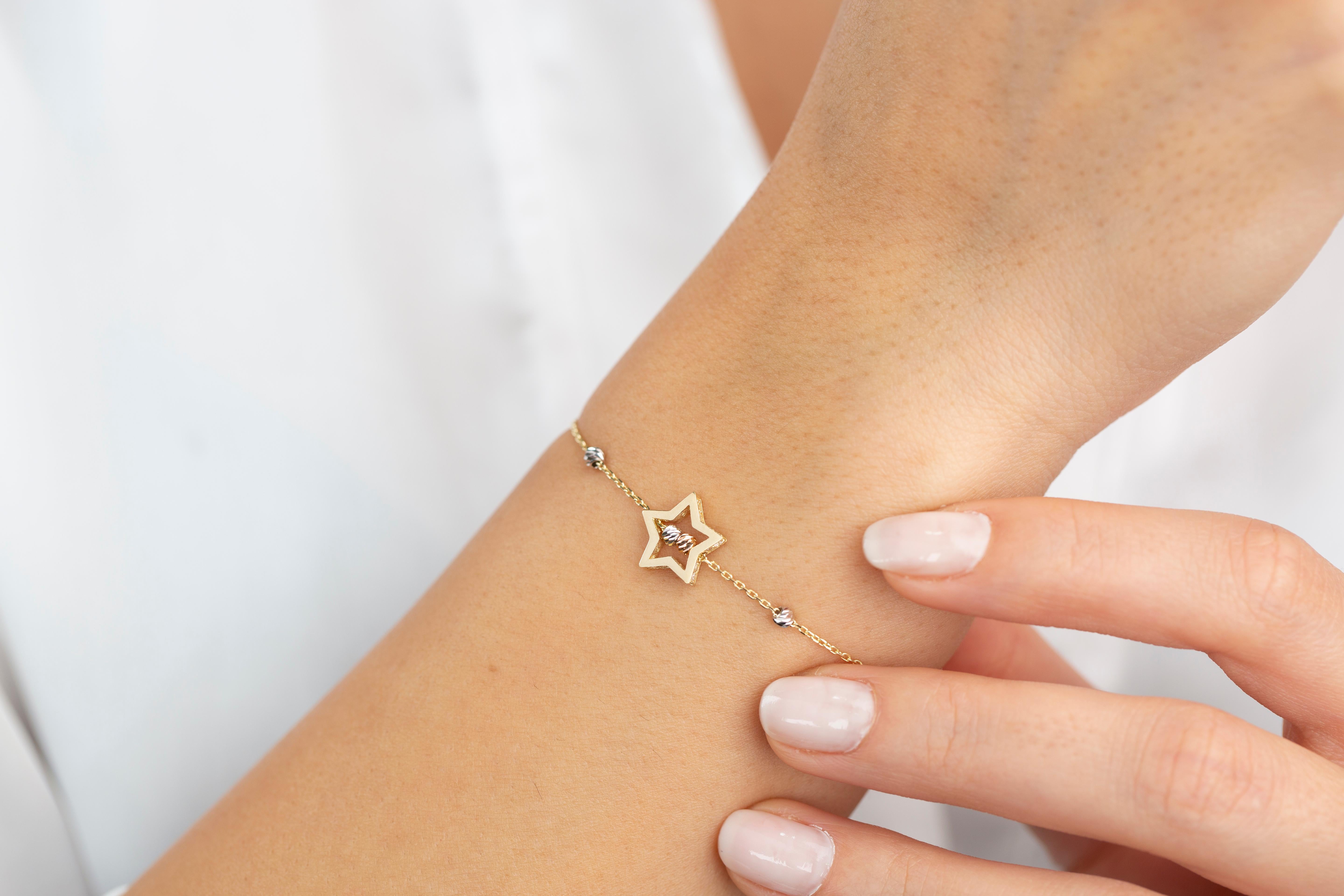 14K Gold Star Shape Dainty Bracelet
Made of 14 ct. solid gold.
With hallmark.

Total Weight: 1,48 gr.
Size: 18.00 cm

This piece was made with quality materials and excellent handwork. I guarantee the quality assurance of my handwork and materials.