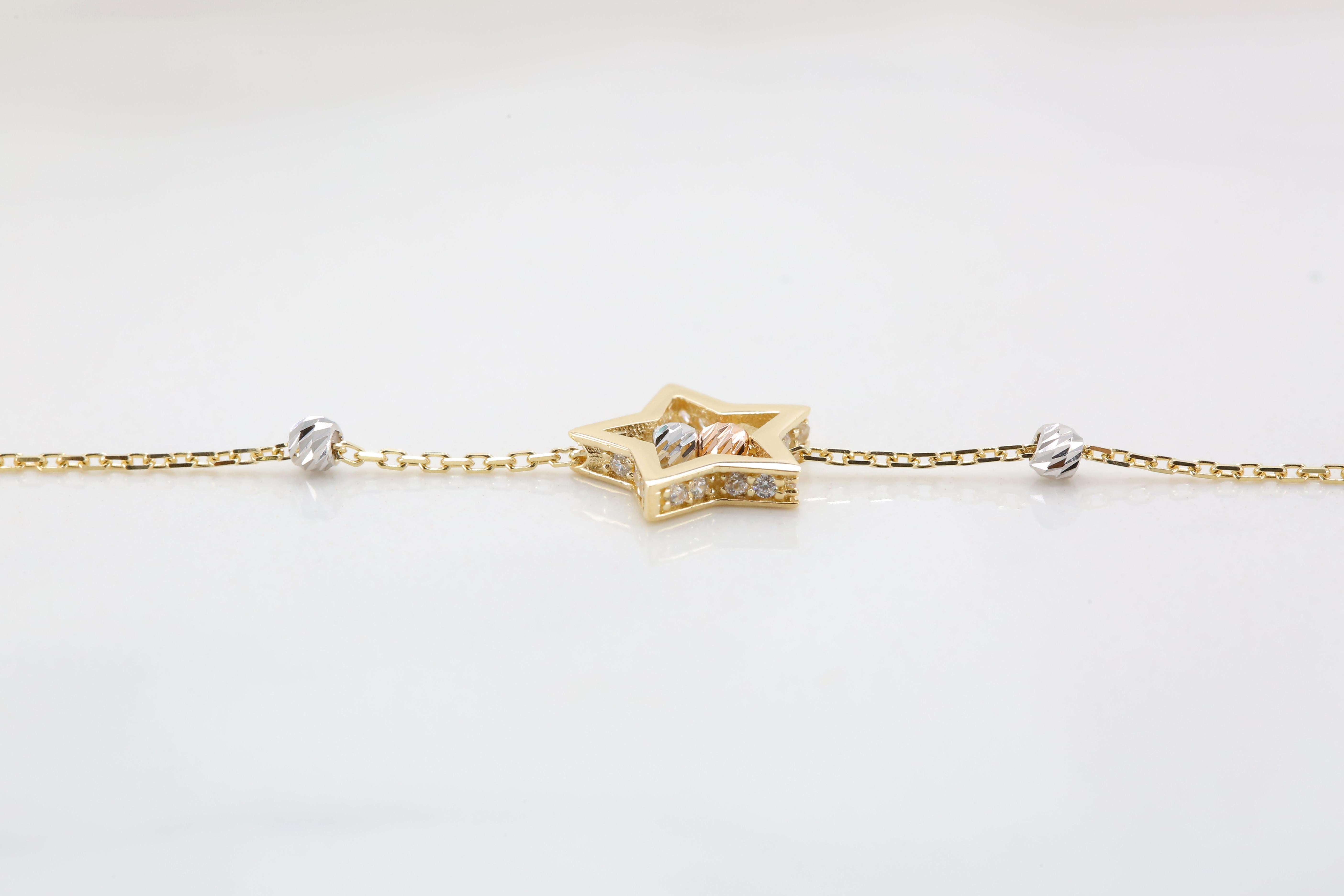 14K Gold Star Shape Dainty Bracelet For Sale 2