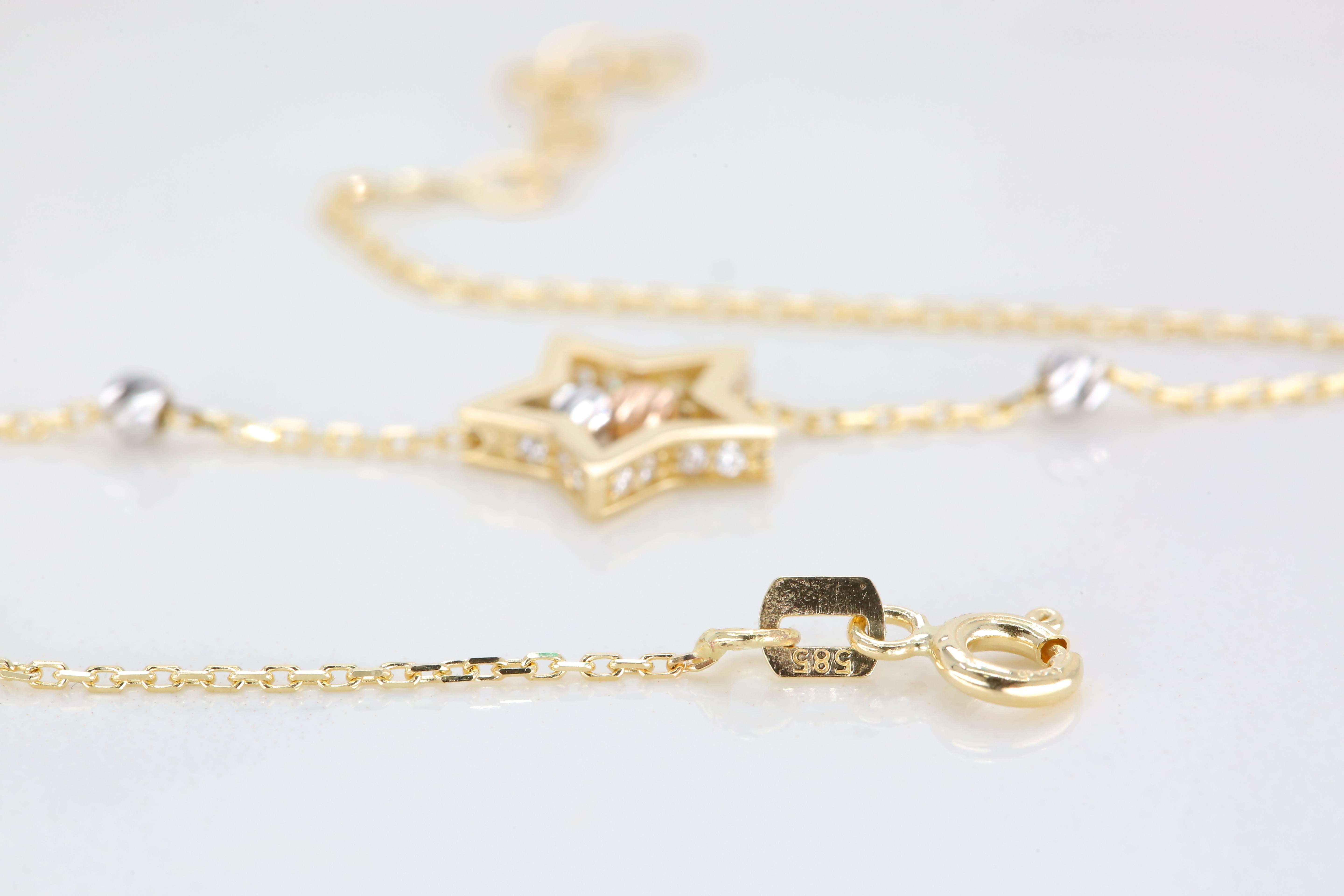 14K Gold Star Shape Dainty Bracelet For Sale 4