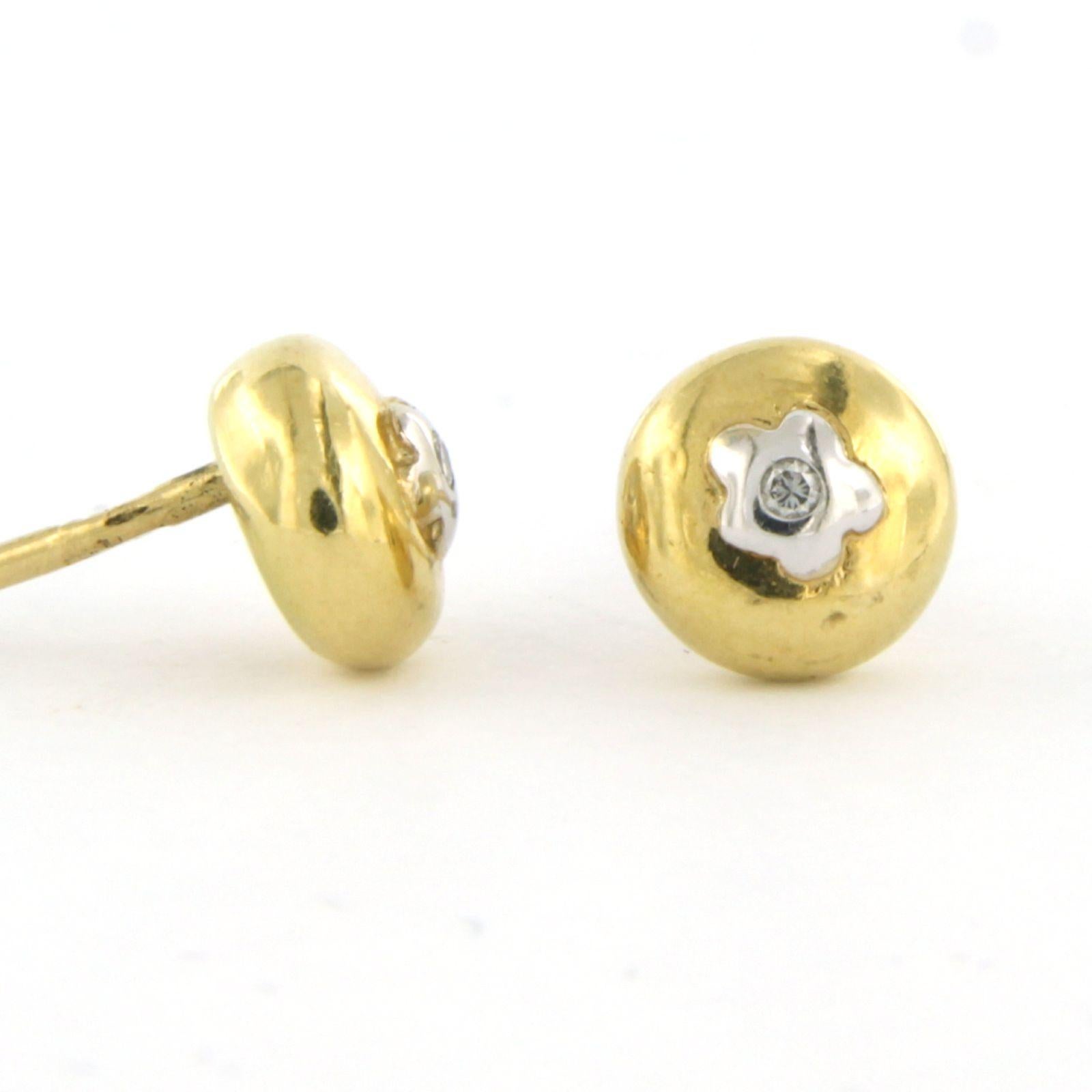Moderne Boucles d'oreilles en or 14k avec diamant taille brillant jusqu'à 0.02ct 3.5 grammes en vente