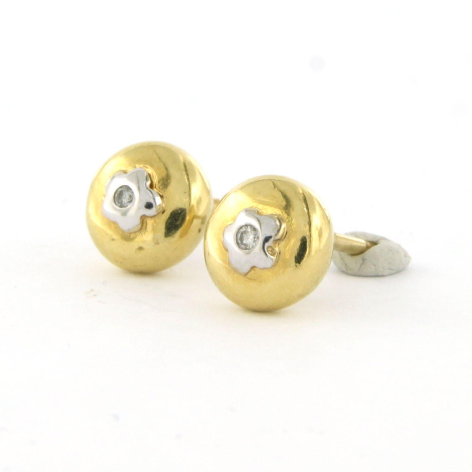 Boucles d'oreilles en or 14k avec diamant taille brillant jusqu'à 0.02ct 3.5 grammes Excellent état - En vente à The Hague, ZH