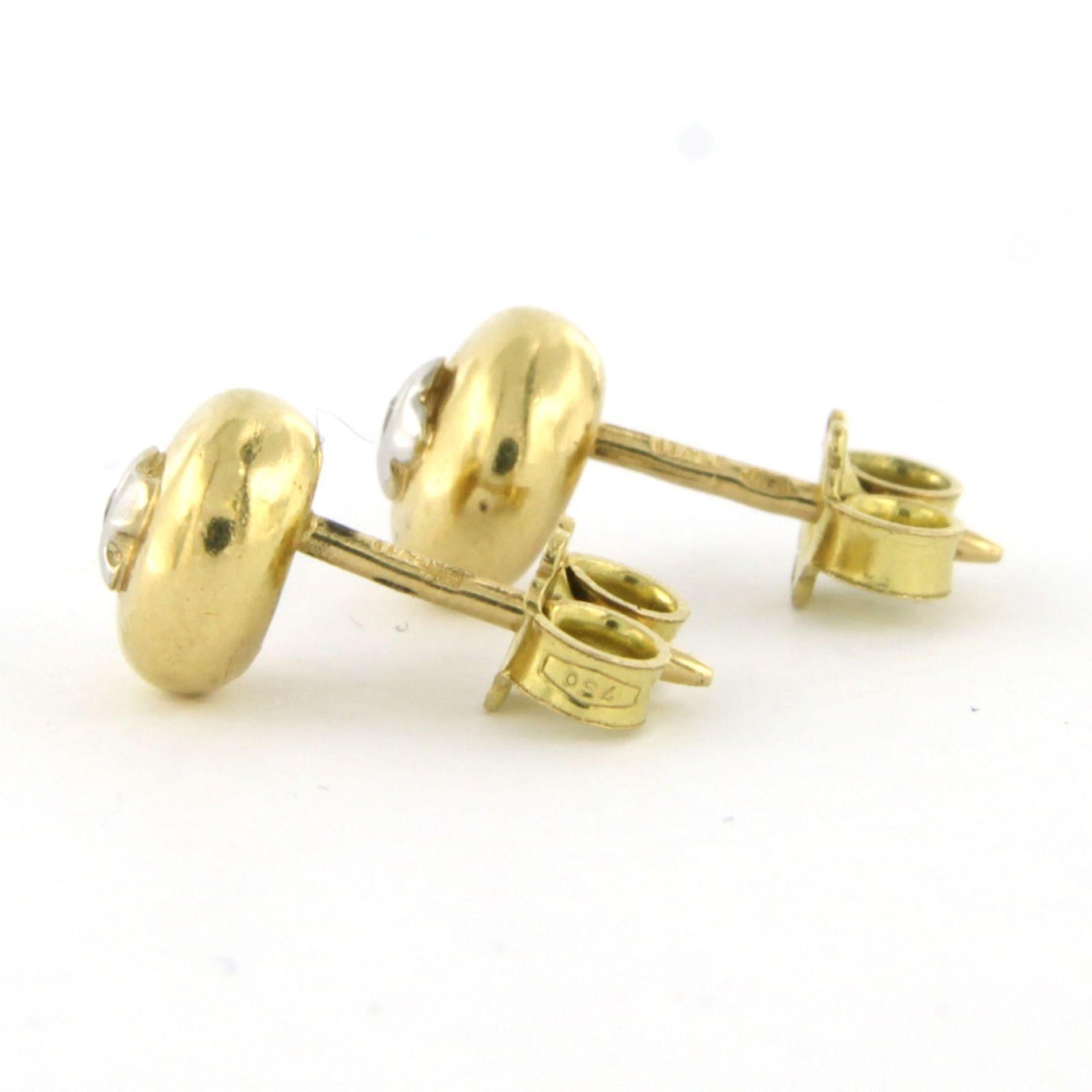 Boucles d'oreilles en or 14k avec diamant taille brillant jusqu'à 0.02ct 3.5 grammes Unisexe en vente