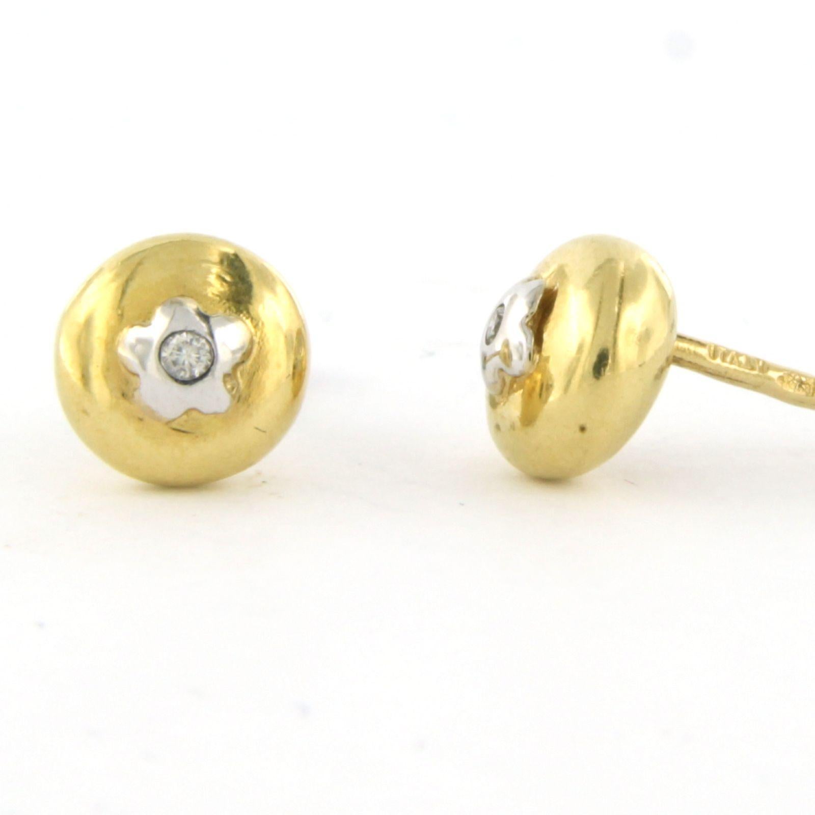 Boucles d'oreilles en or 14k avec diamant taille brillant jusqu'à 0.02ct 3.5 grammes en vente 1