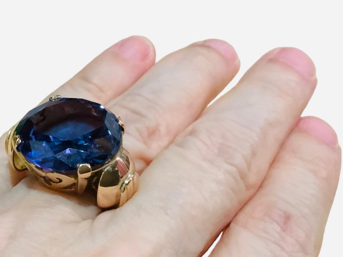 14K Gold Lab Created Alexandrite Cocktail Ring In Good Condition For Sale In Guaynabo, PR