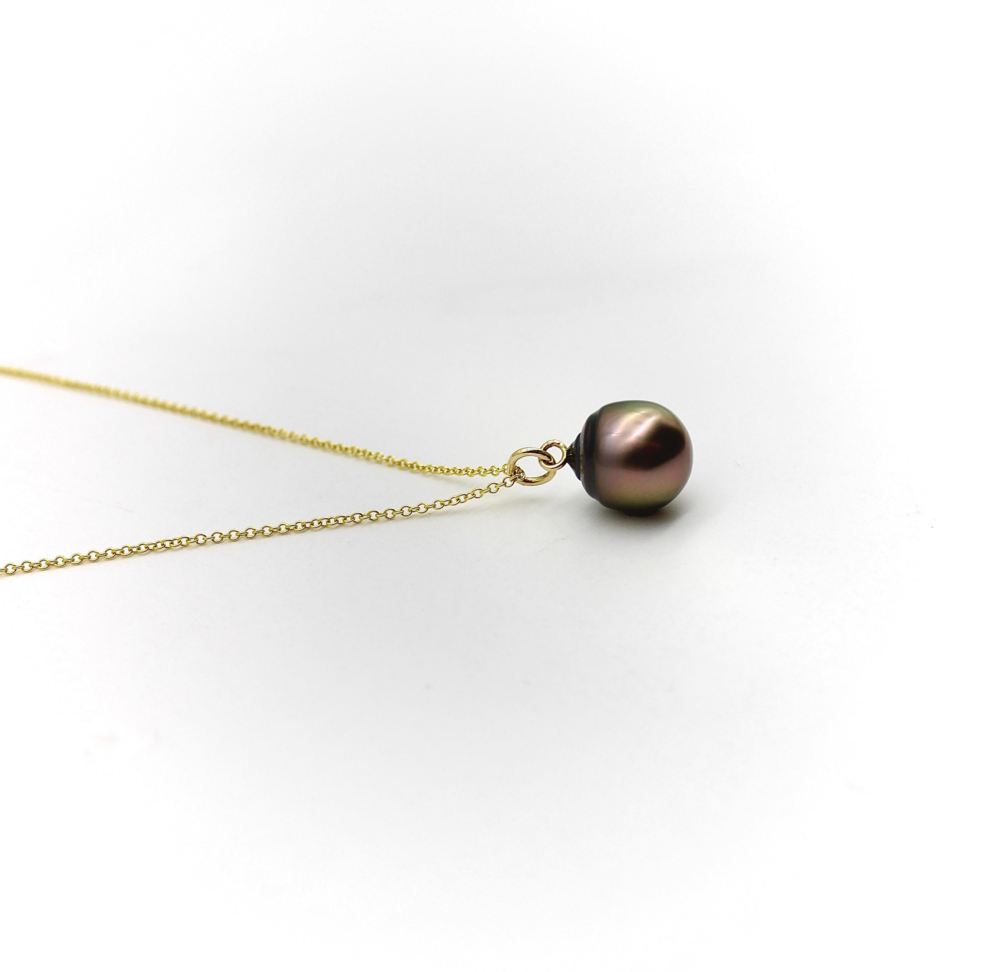 Round Cut 14k Gold Tahitian South Sea Black Drop Pearl Pendant Necklace  For Sale