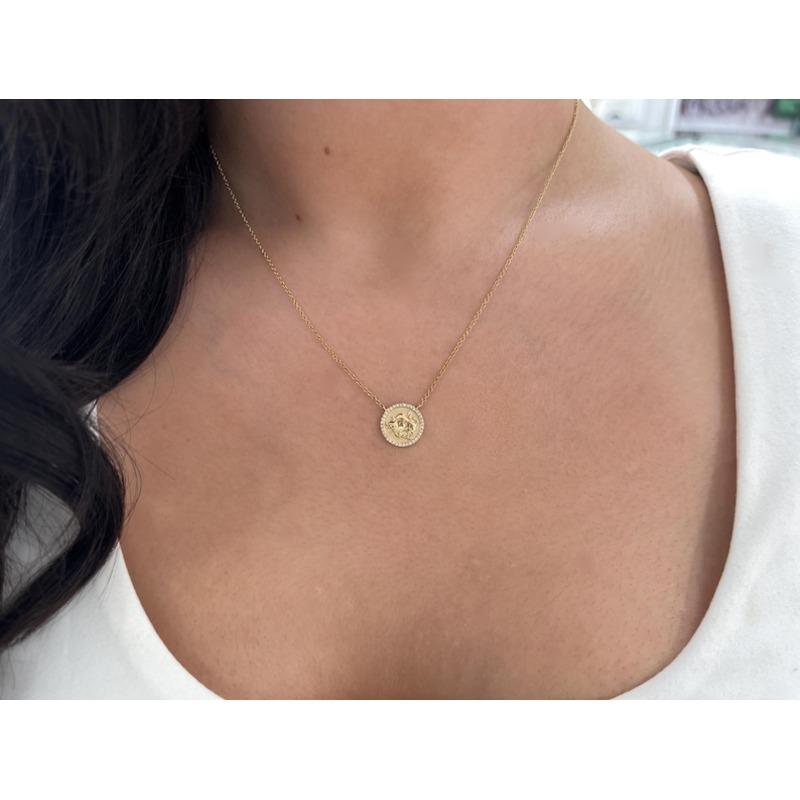 Collana Zodiac in oro 14K - Medaglione del Toro con diamanti 3D - Catena regolabile In condizioni Nuovo in vendita a Jupiter, FL