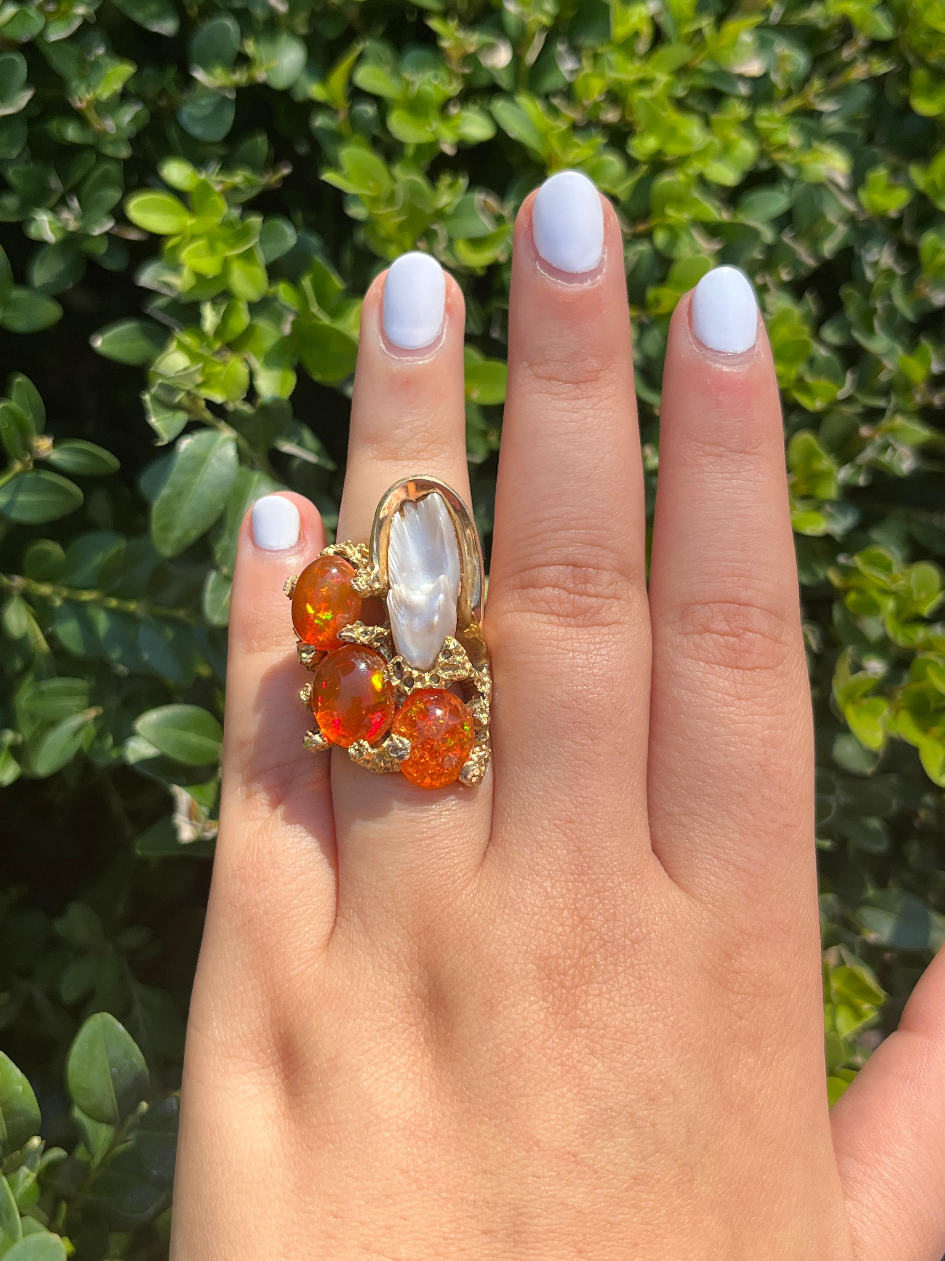 14k Gold Textured Coral Reef Motif Ring with Mexican Fire Opal & Mother of Pearl In Excellent Condition For Sale In Miami, FL